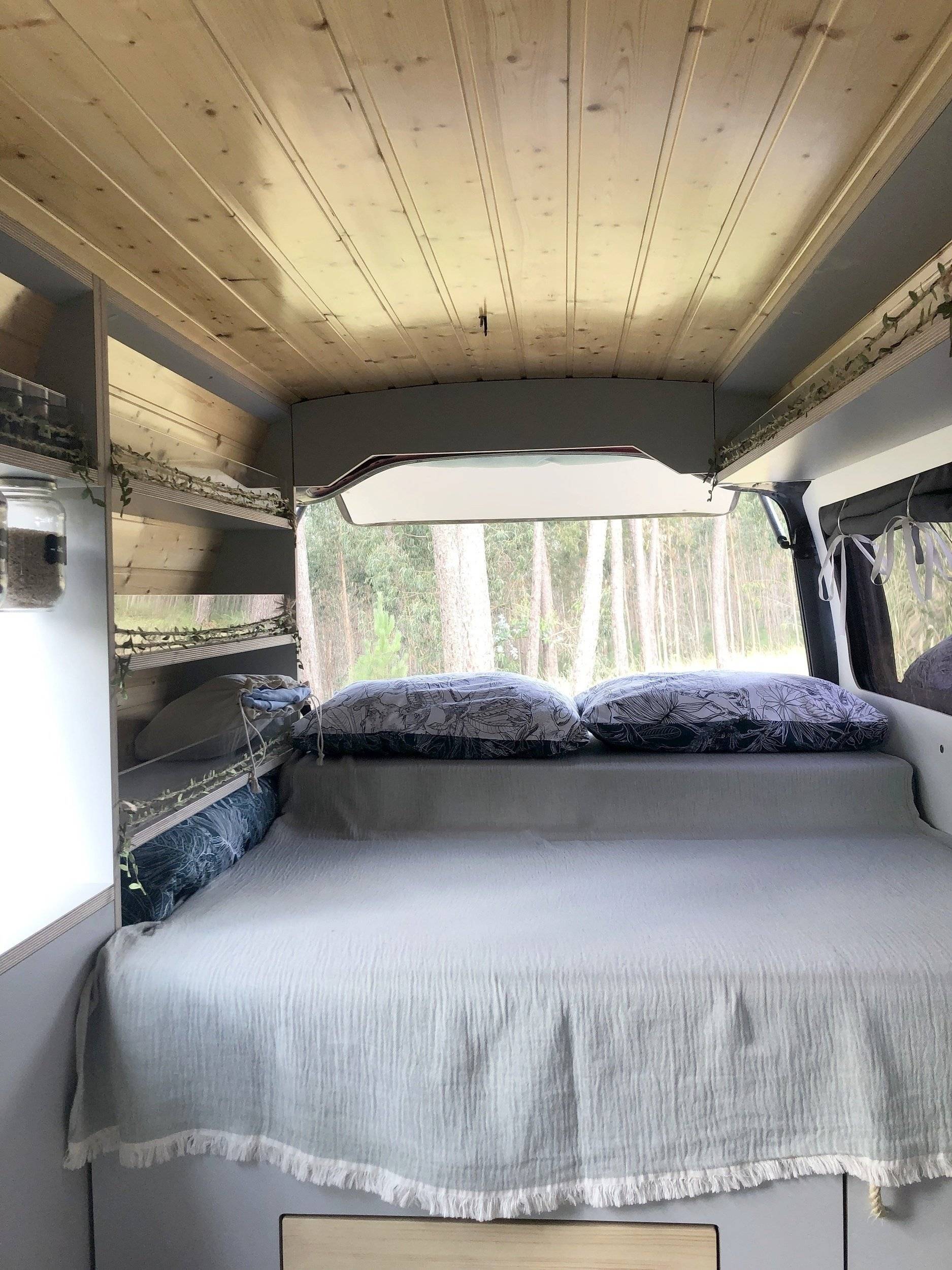 Berth Nissan Vanette - Yescapa