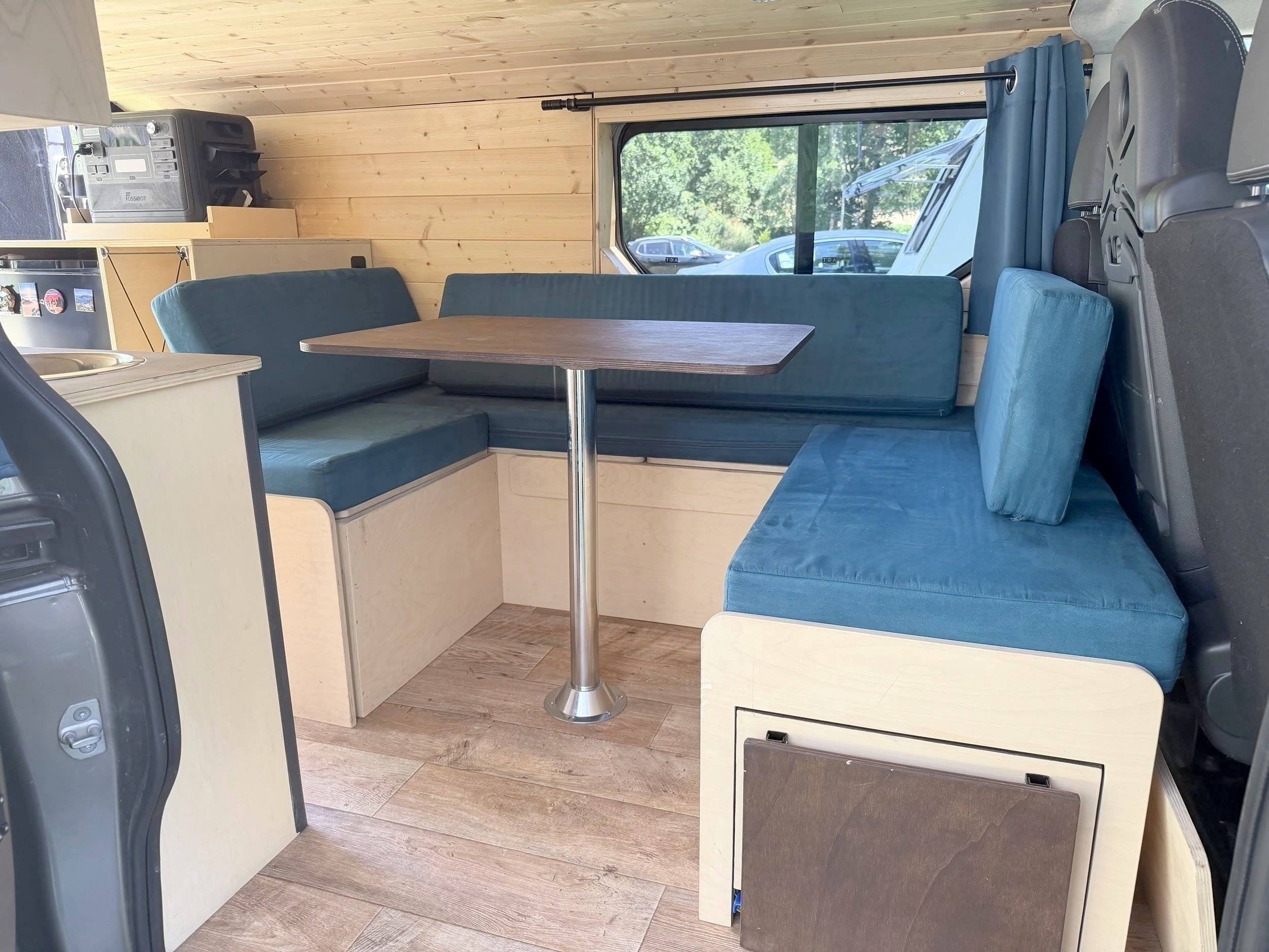 Coin repas Renault Trafic 1,6 l 140 ch - Yescapa