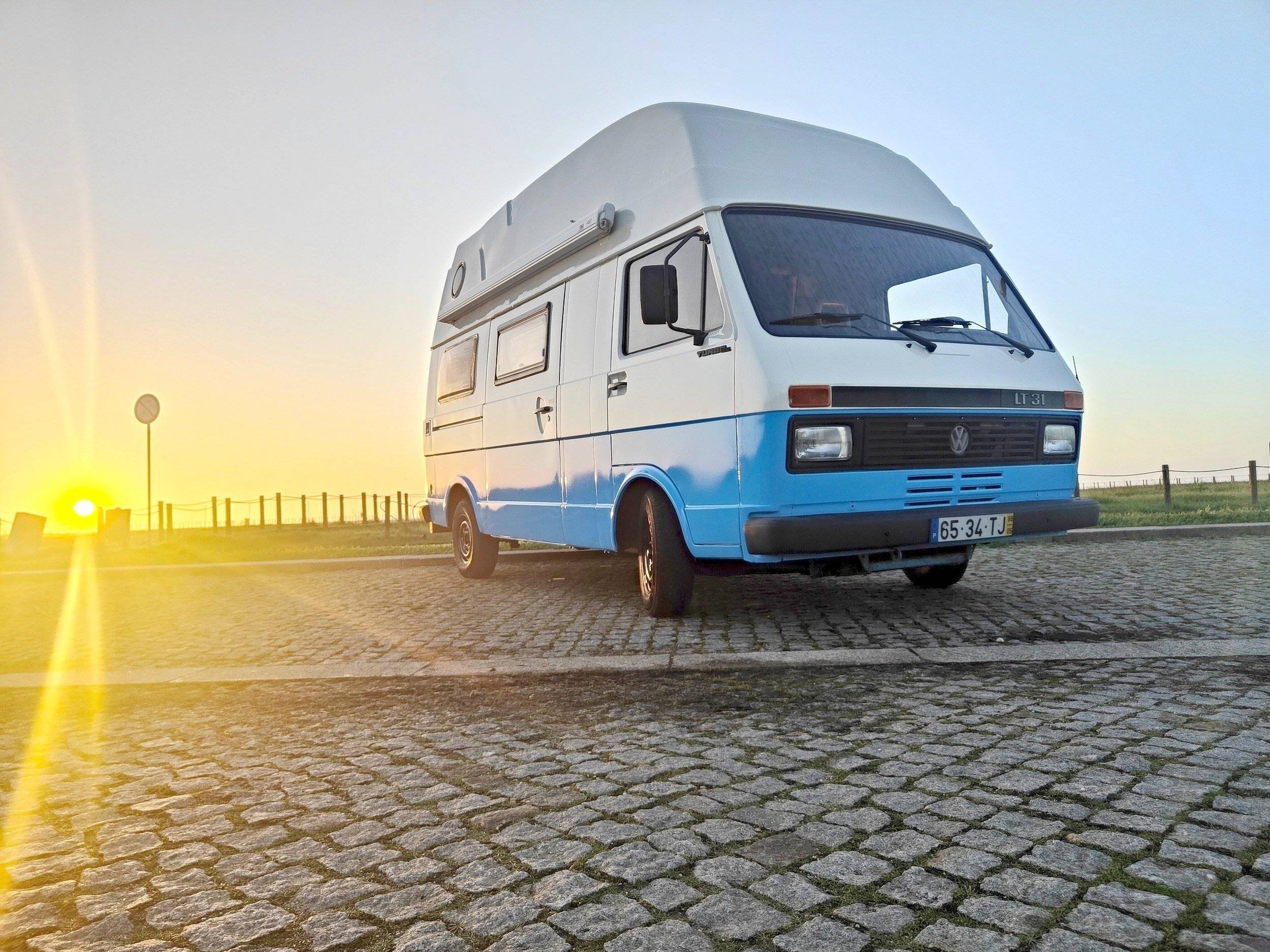 Vue avant de 3/4 Volkswagen LT 31 - Yescapa