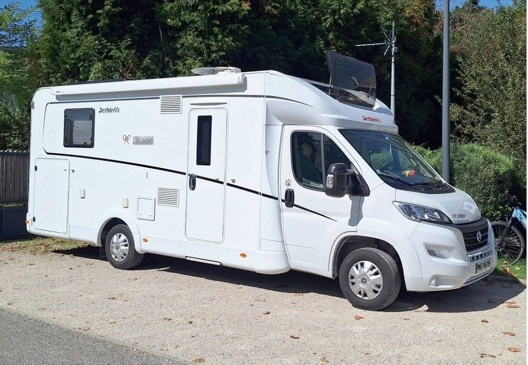 schräge Vorderansicht Fiat - Yescapa