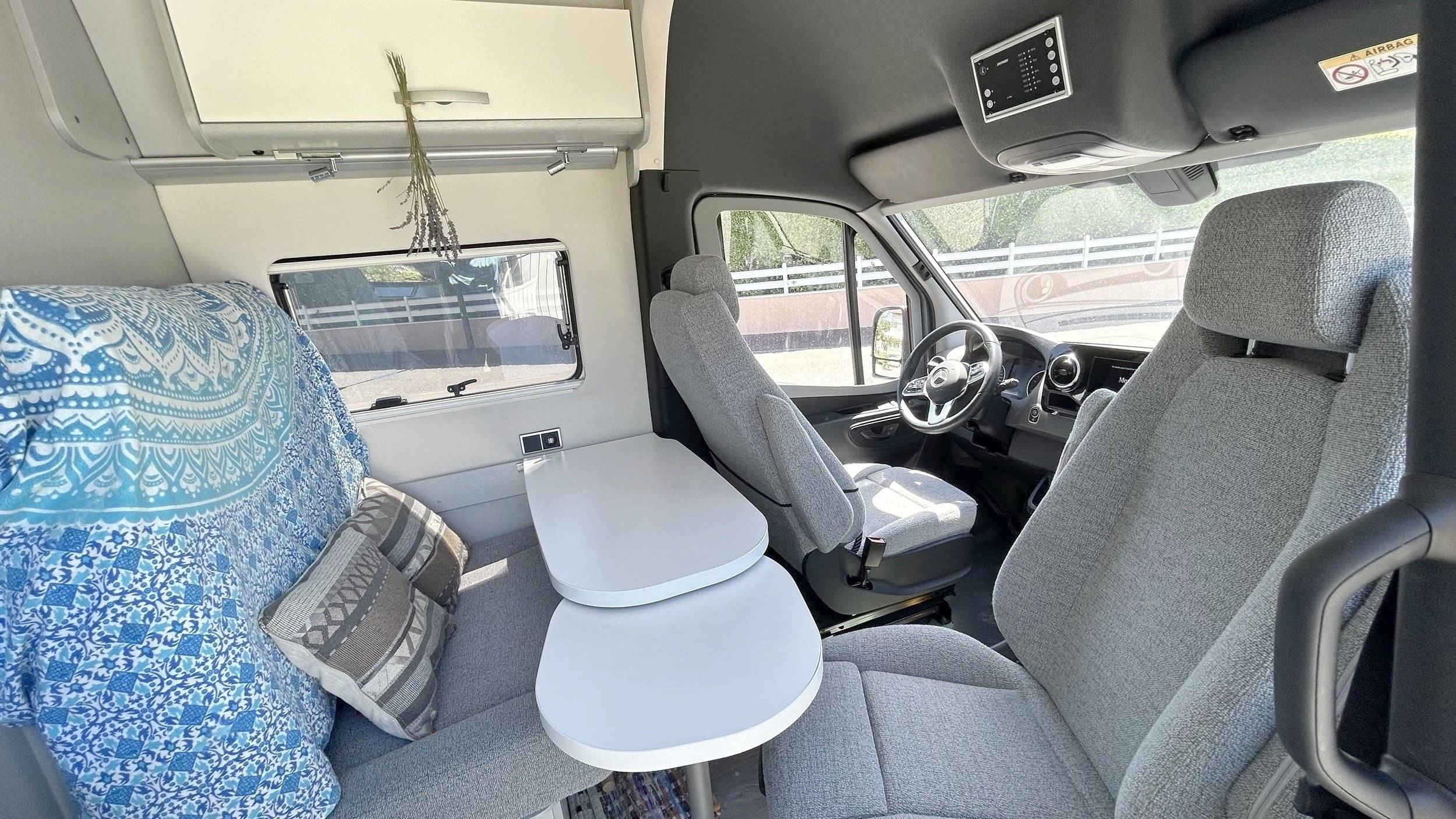 Comedor Mercedes Sprinter 317 - Yescapa