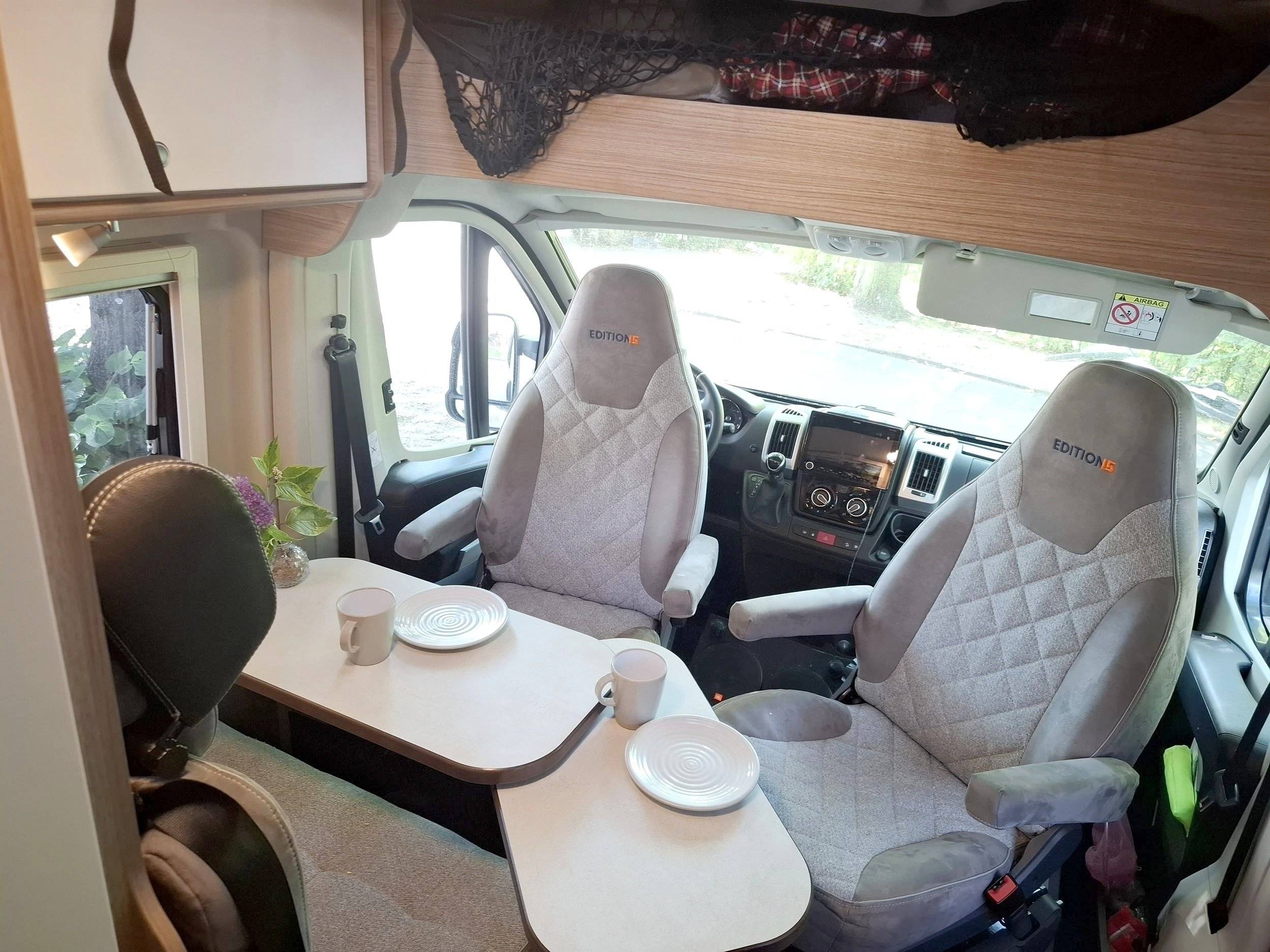 Dining Area Fiat Ducato 2,3 140ch - Yescapa