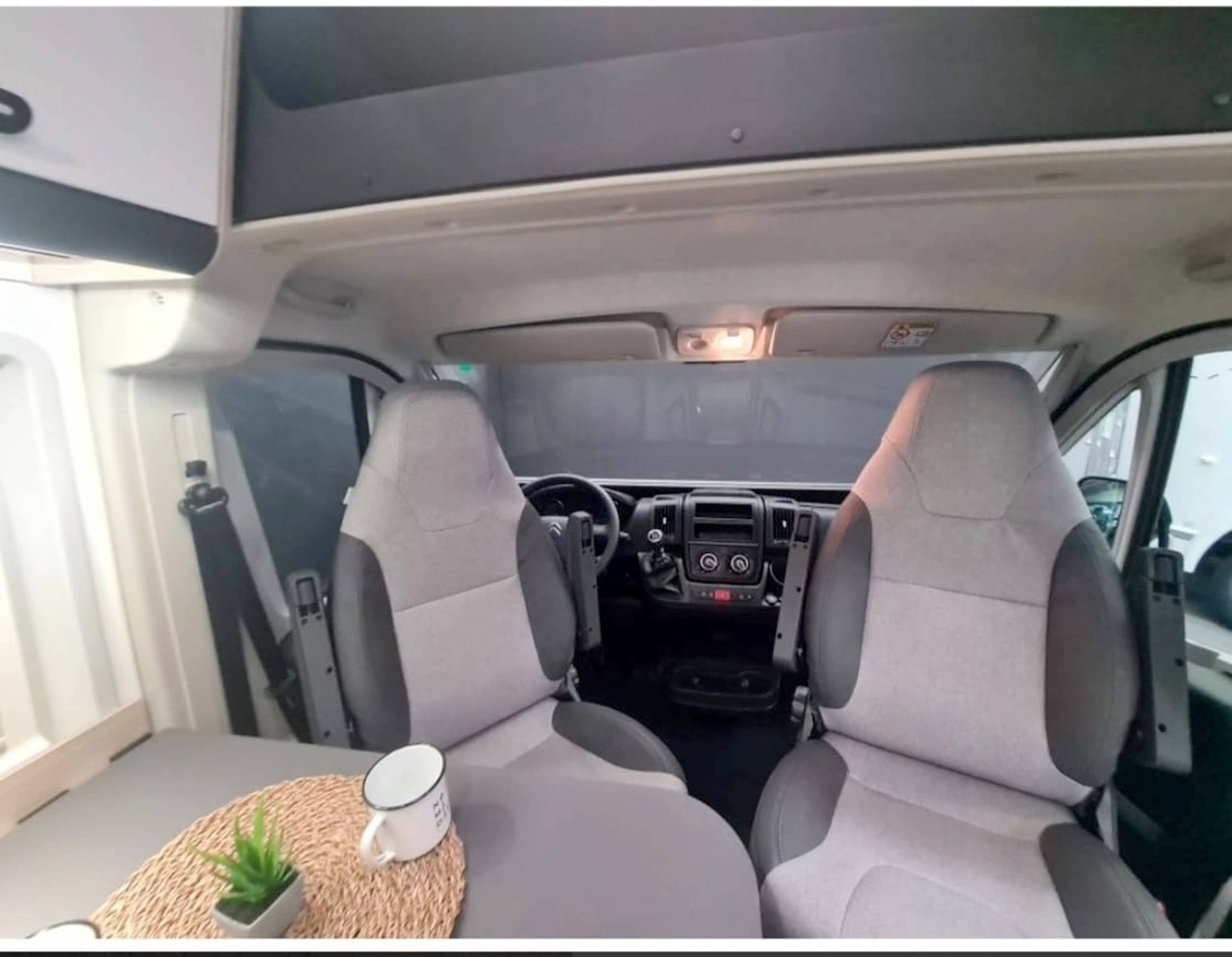 Dinette Citroën Jumper 2,0 l 130 ch - Yescapa