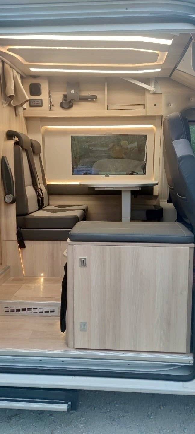 Dreamer Dreamer Family Van