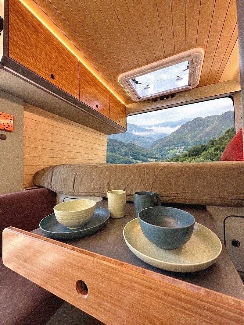 Dining Area Peugeot Boxer - Yescapa