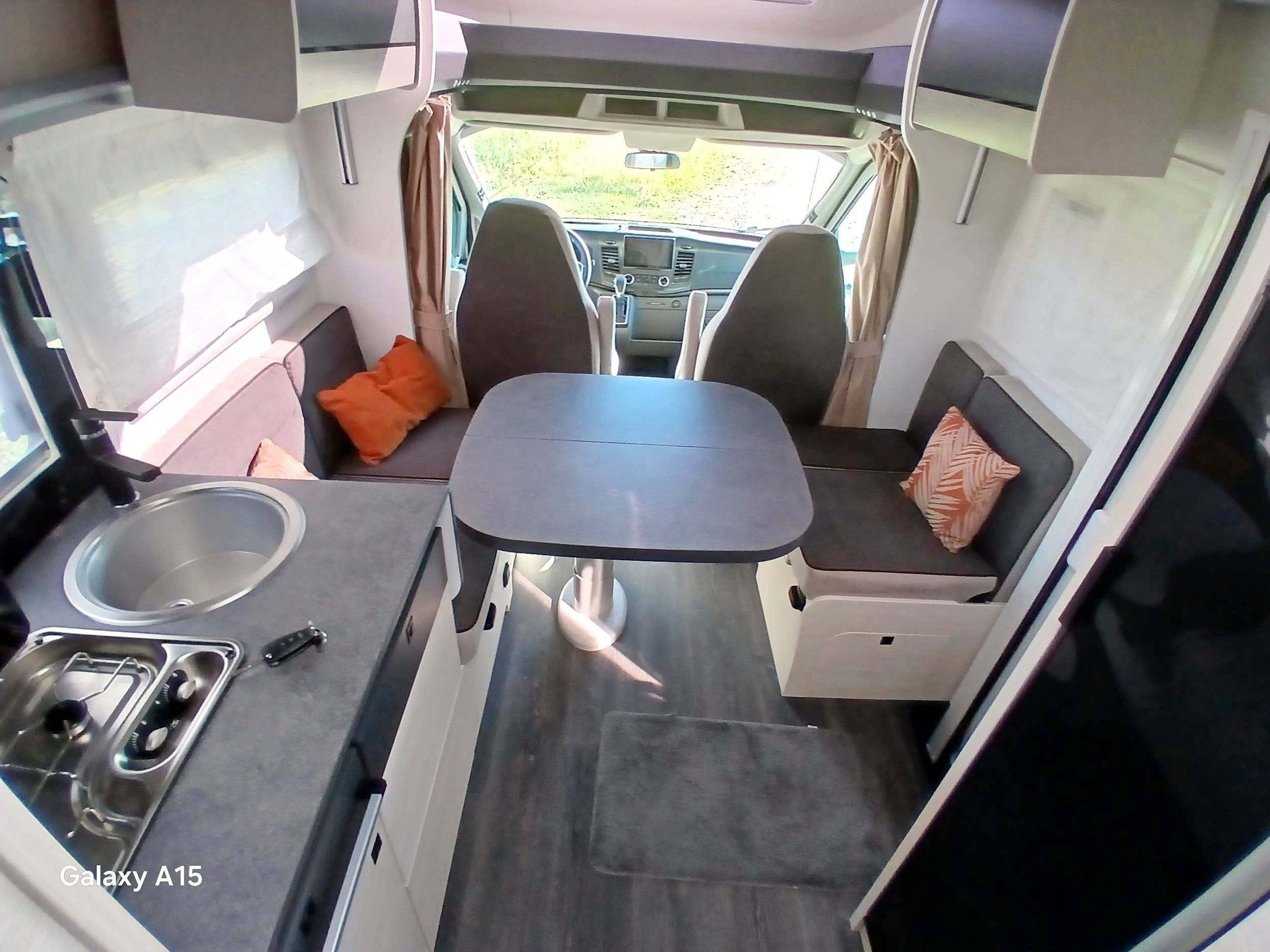Dinette Ford 170cv automatique - Yescapa