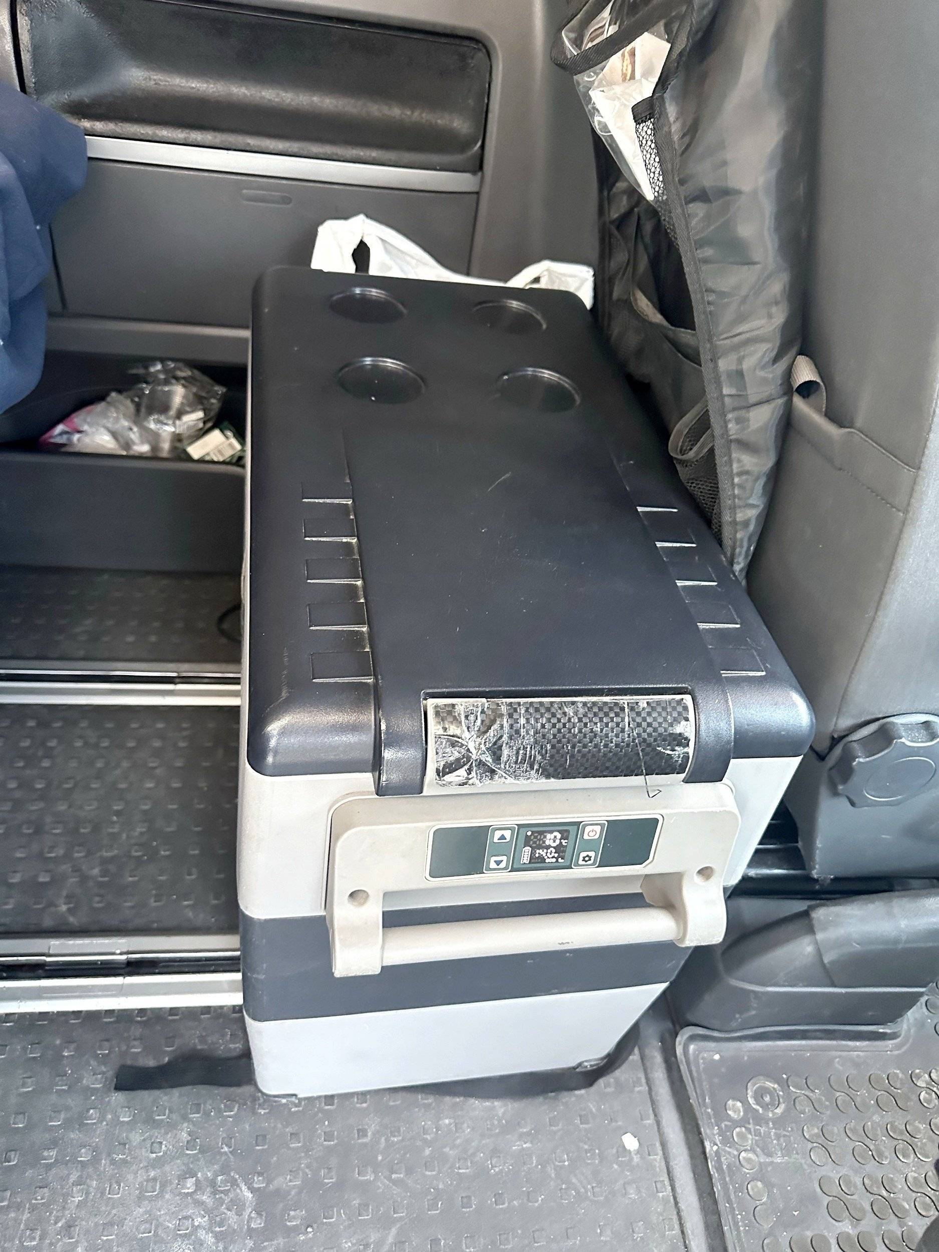 Coin repas Volkswagen T5 2,5 l 130 ch - Yescapa