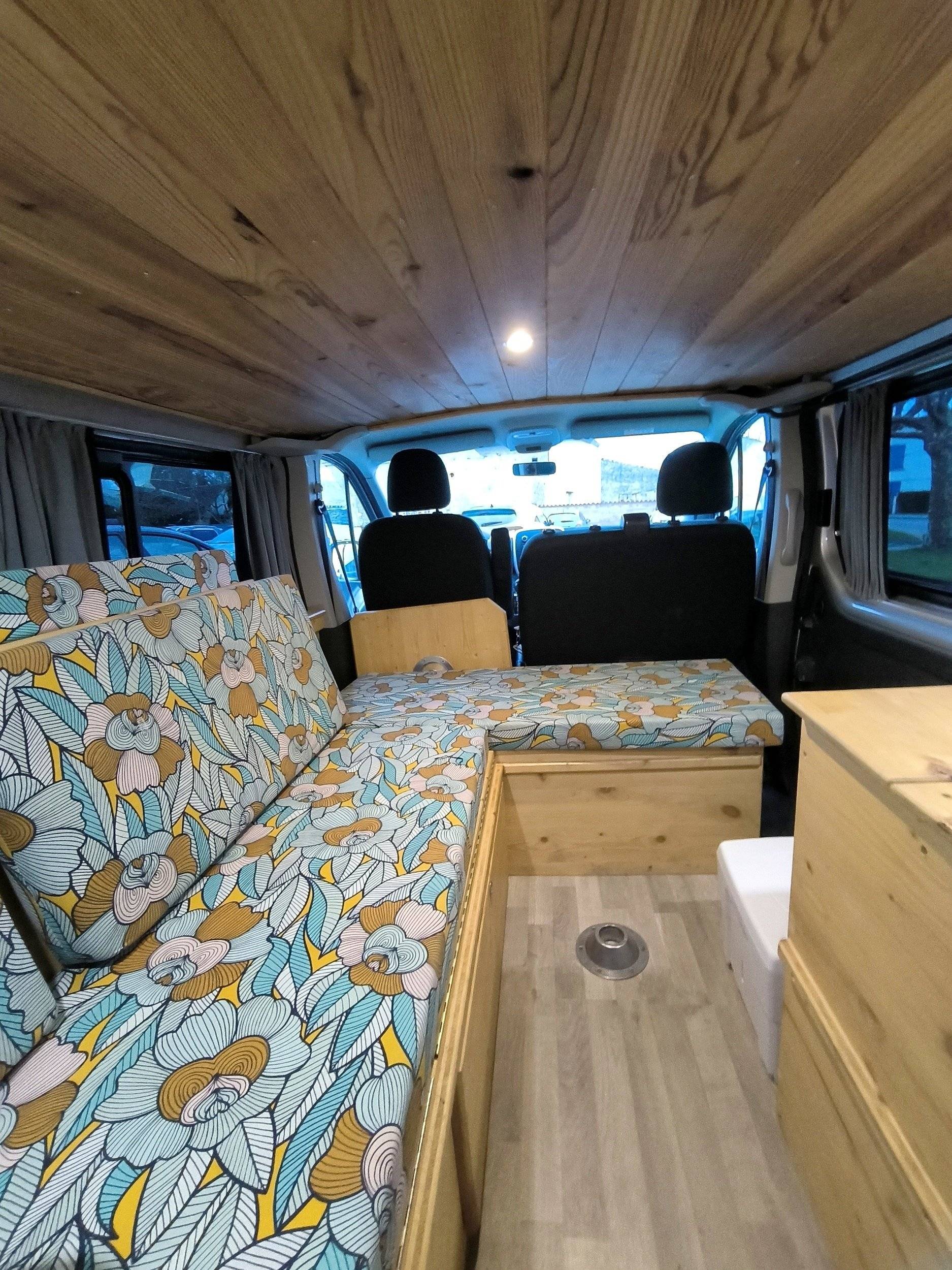 Driver's compartment Renault trafic L2 H1 120cv - Yescapa