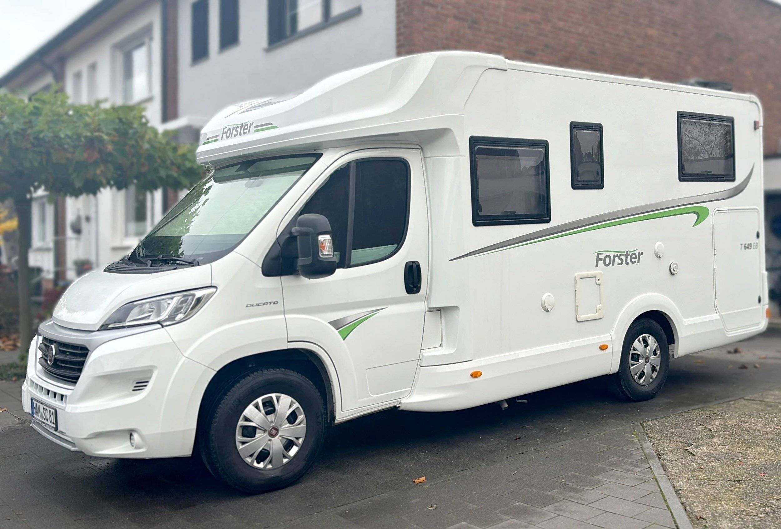 Vista del vehículo ángulo delantero Fiat Ducato 2,3 l 120 ch - Yescapa