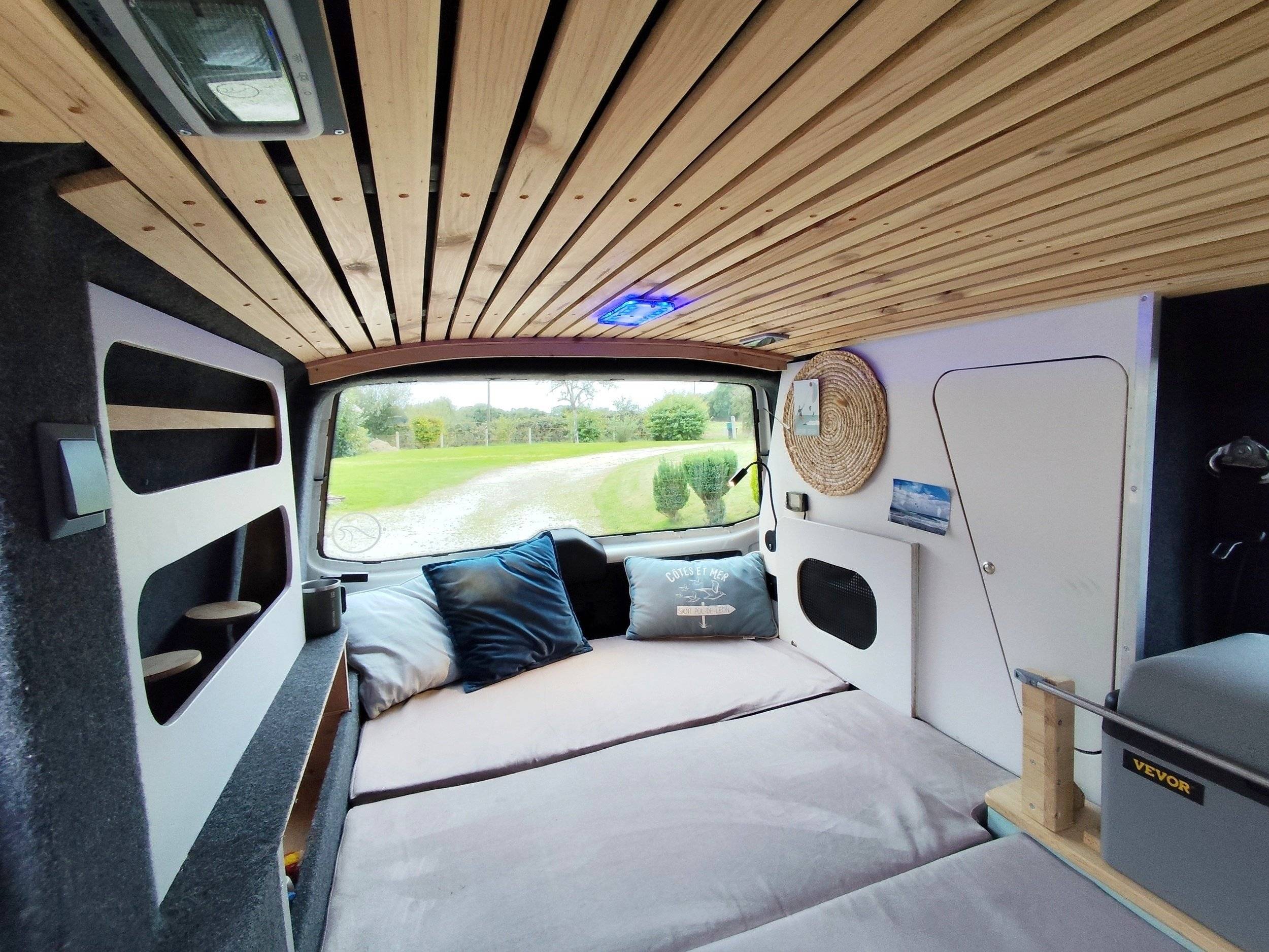 Slaapplaatsen Volkswagen Volkswagen Transporter - Yescapa