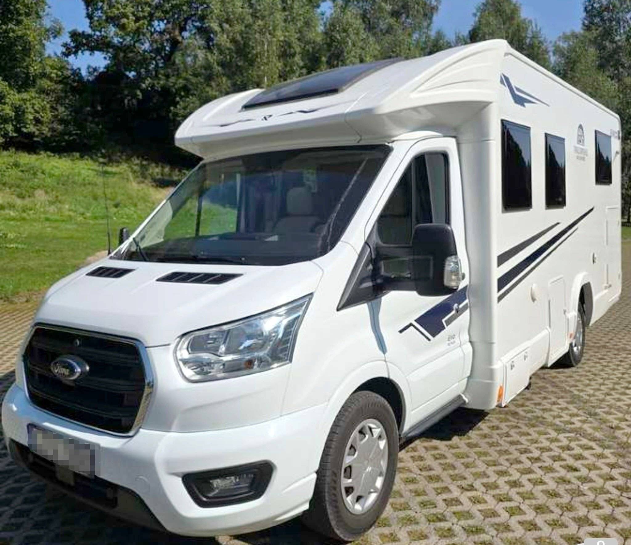 Front view from 3/4 Ford Rimor - Yescapa