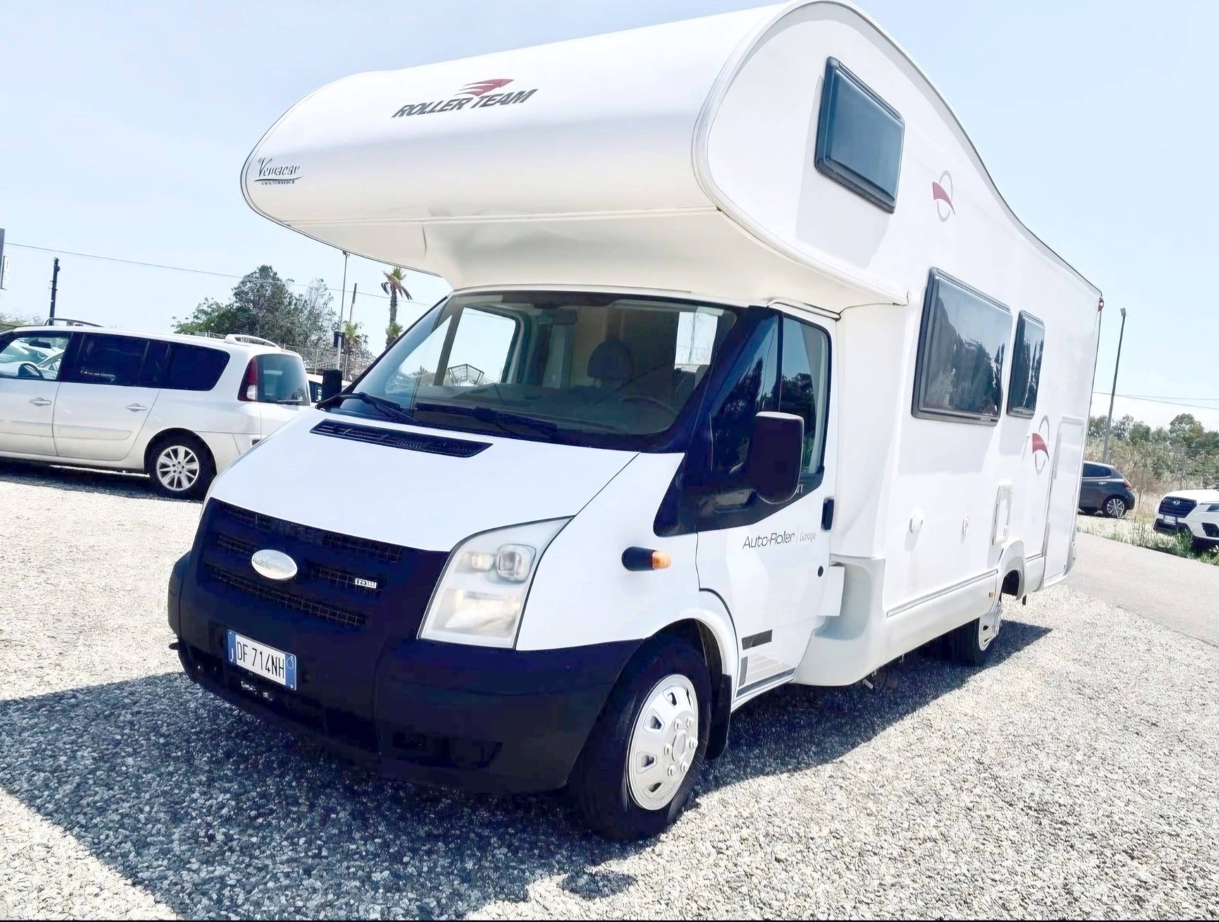 Coin repas Ford Transit 2,2 l 140 ch - Yescapa