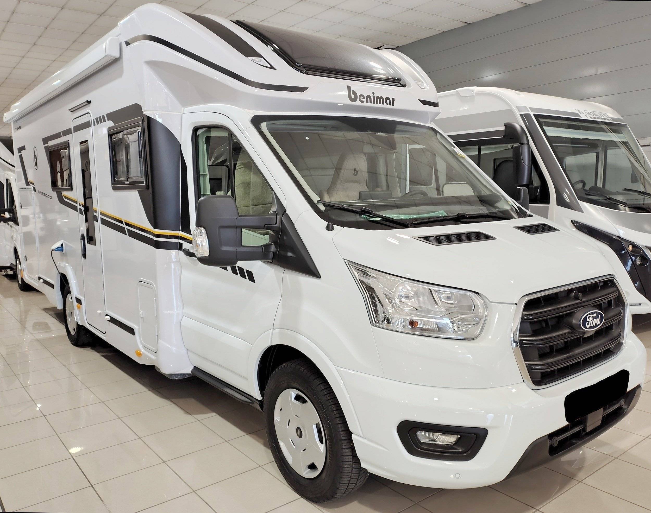 schräge Vorderansicht  - Yescapa