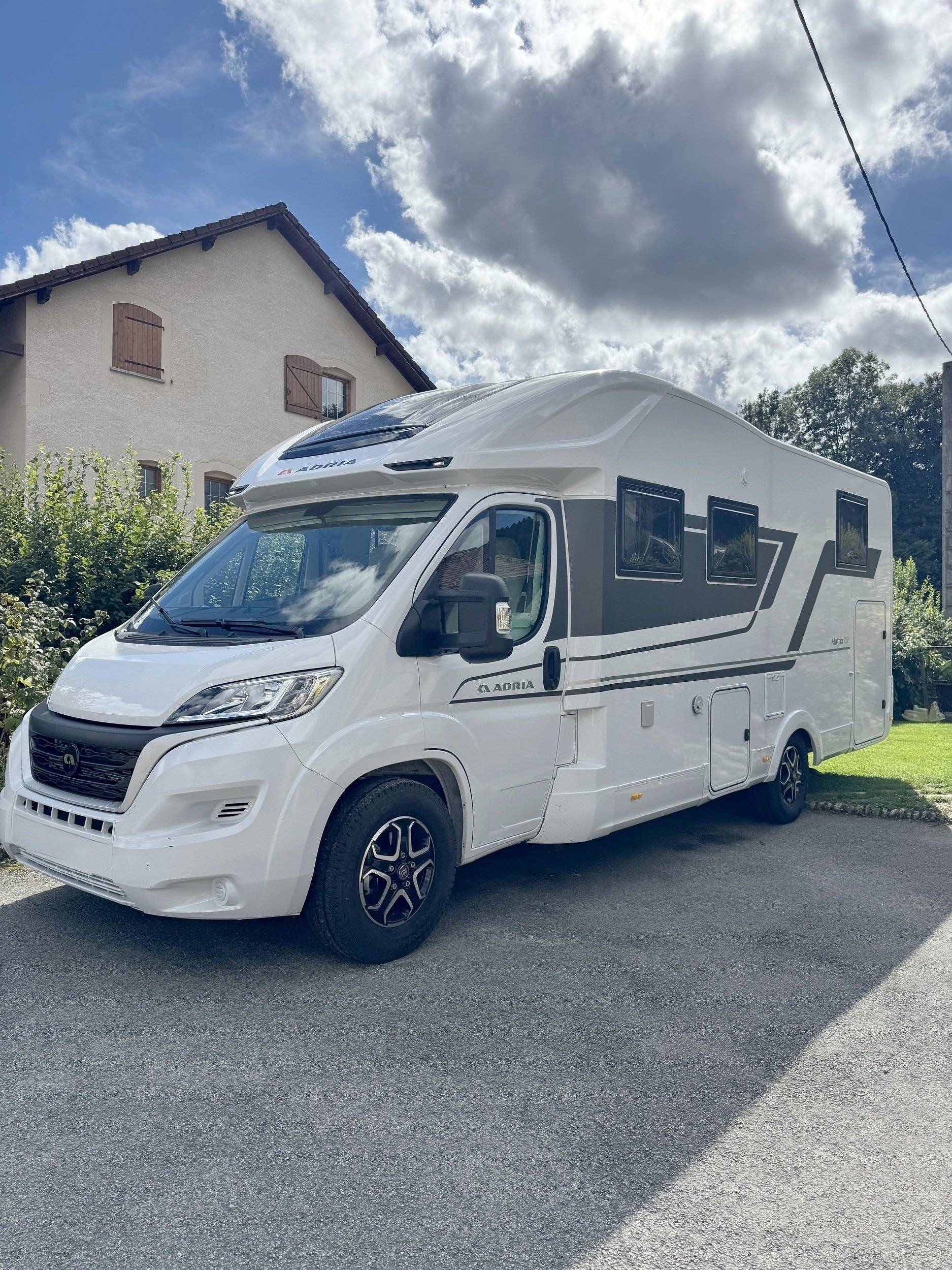 Voorkant 3/4 Fiat Fiat Ducato 2.2l 140 CV - Yescapa