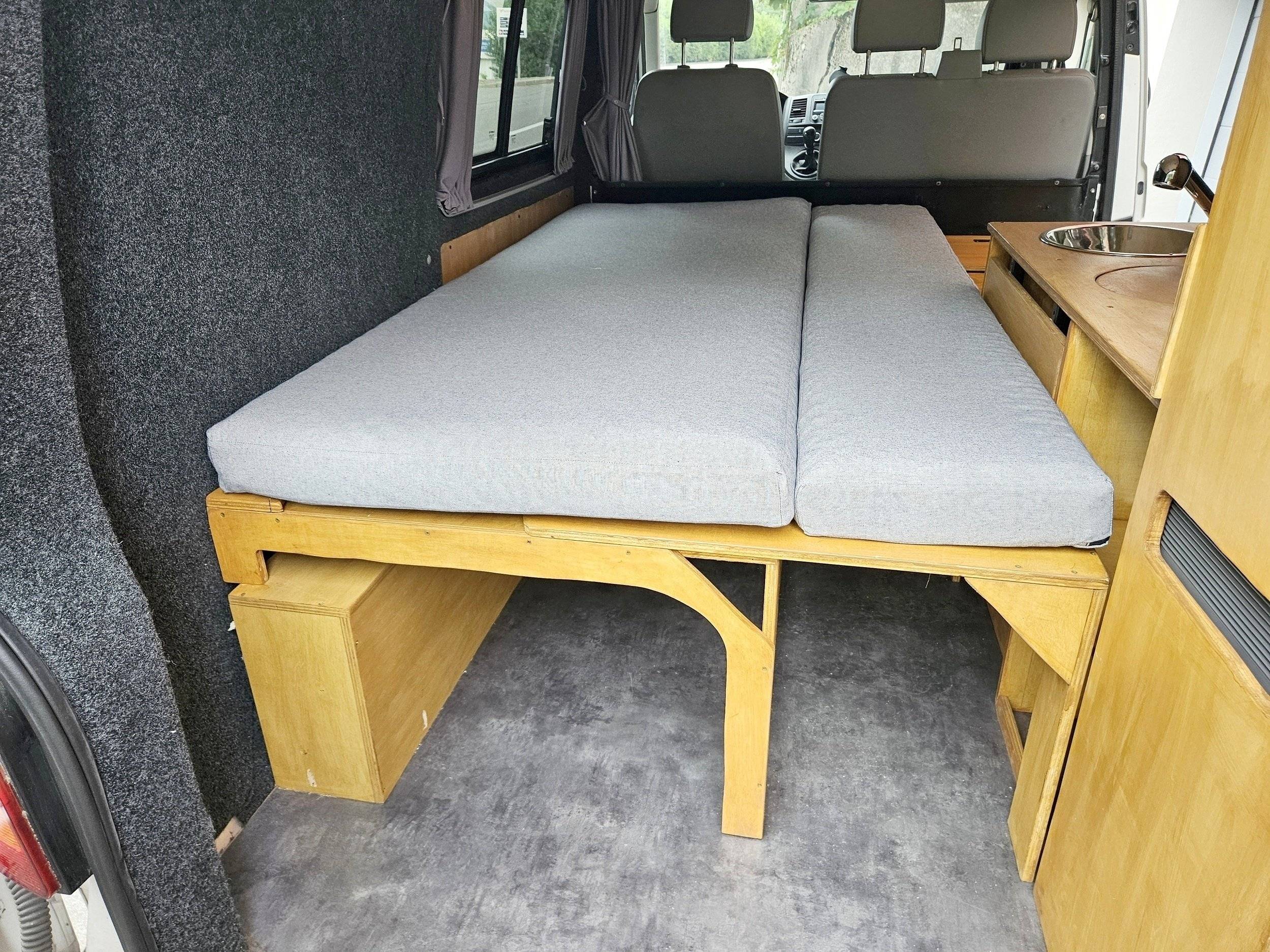 Dormidas Volkswagen T5 2,0 l 102 ch - Yescapa