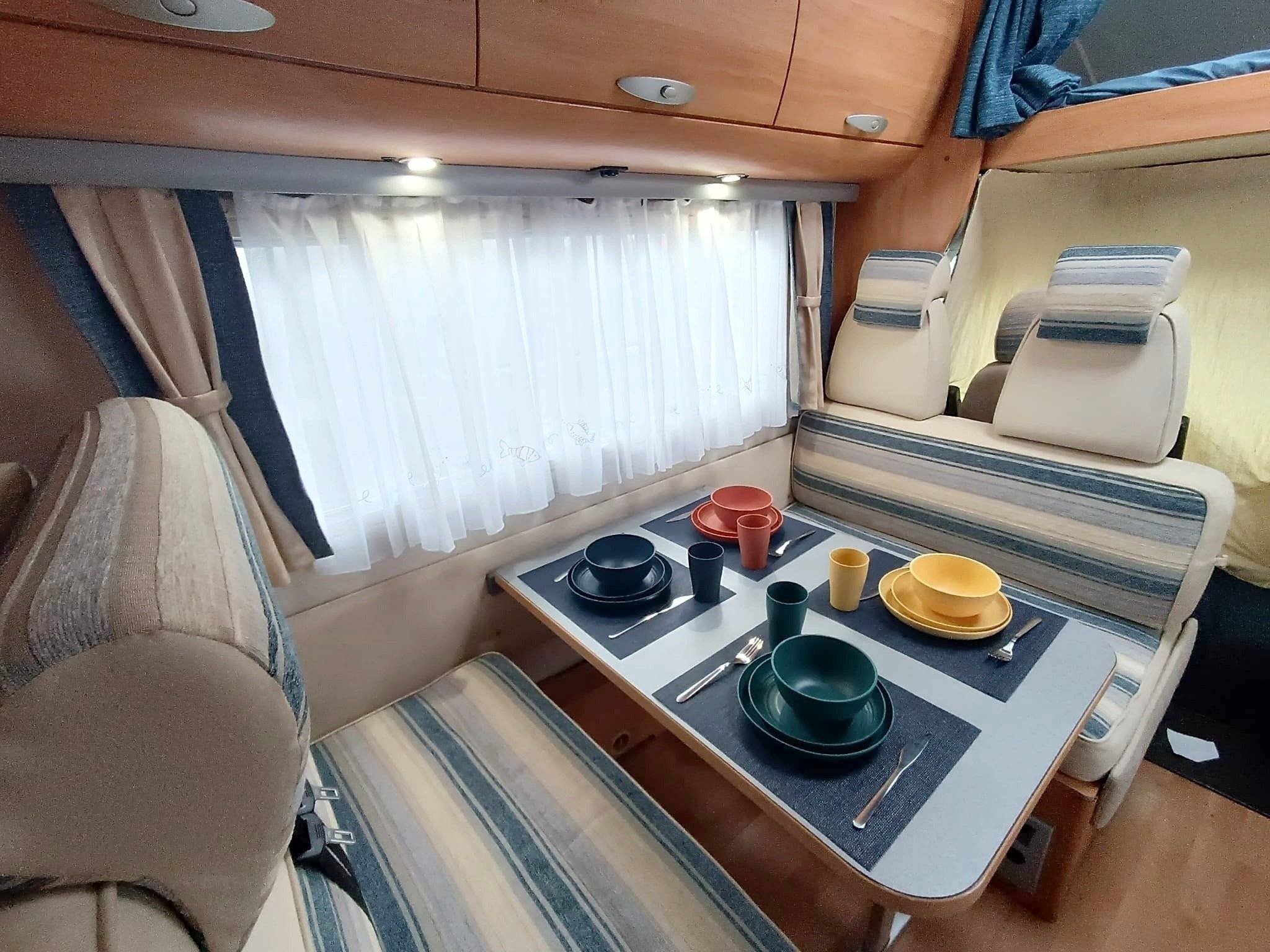 Dining Area Fiat Ducato 2,3 l Multijet 130 ch. - Yescapa