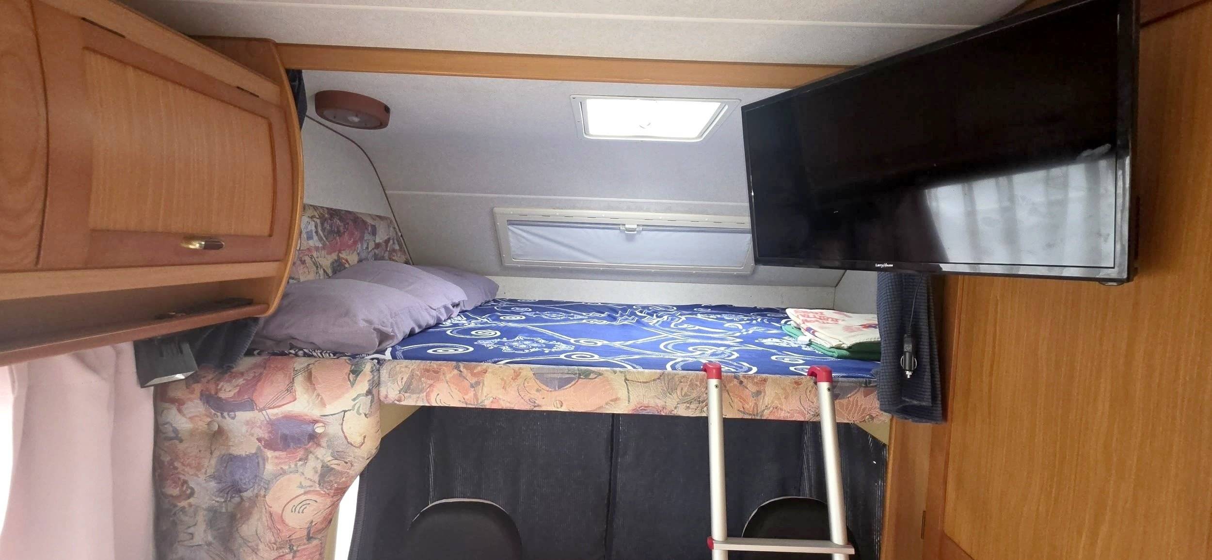 Berth Ford Transit 2,5 l TDCi 140 ch. - Yescapa