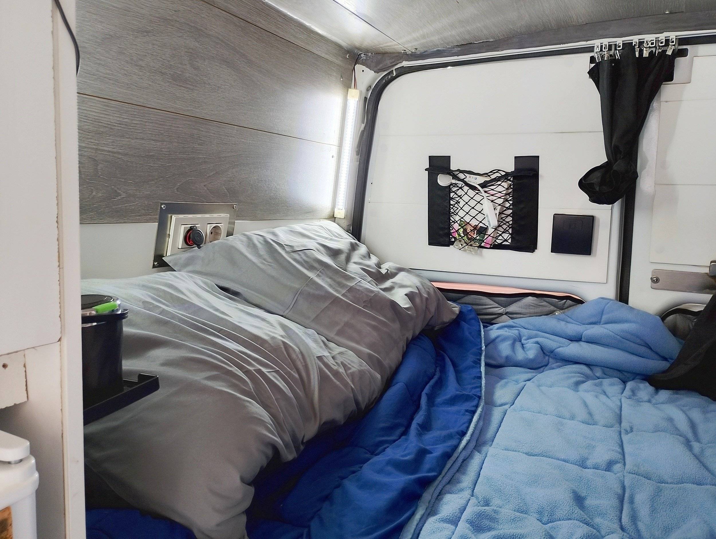 Schlafplätze Ford Transit 2,2 l TDCi 140 ch. - Yescapa