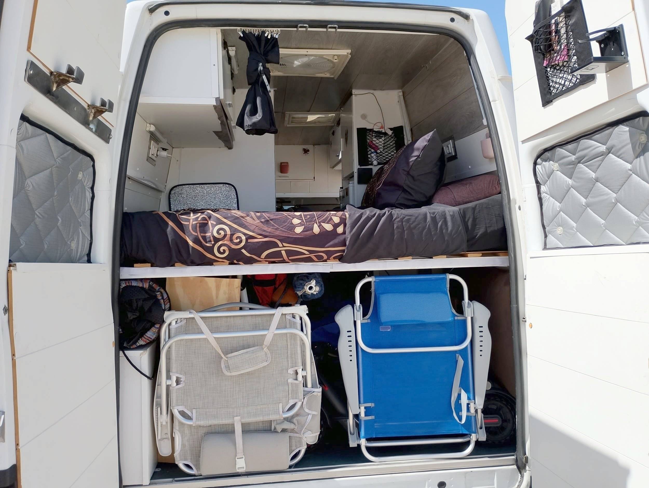 Couchages Ford Transit 2,2 l TDCi 140 ch. - Yescapa