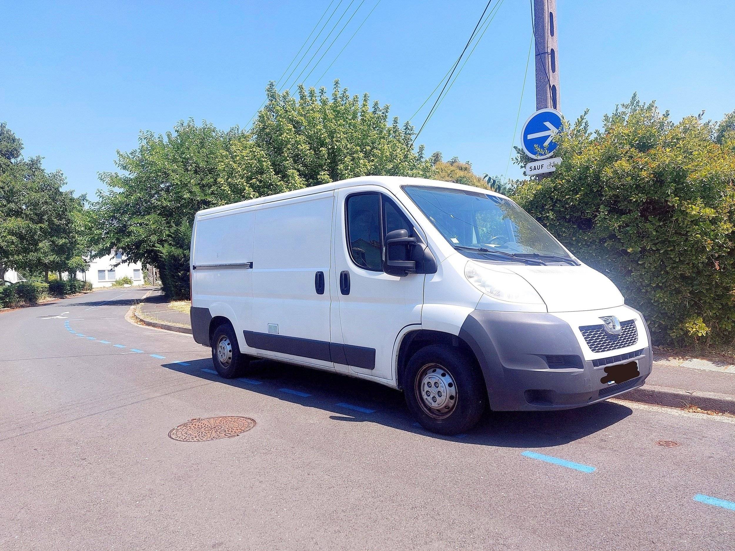 Vista del vehículo ángulo delantero Peugeot Boxer - Yescapa