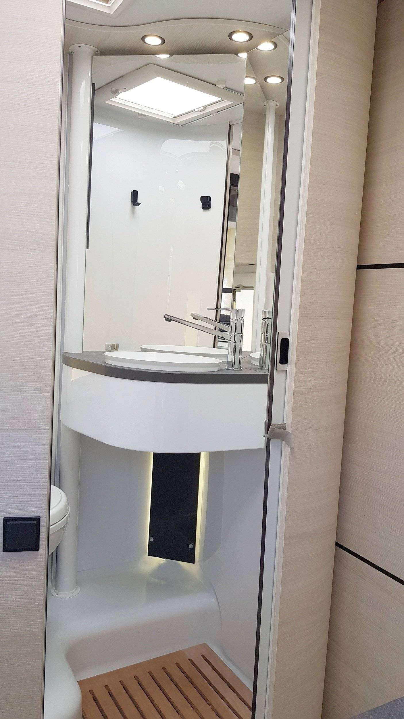 Challenger 240 Open Edition