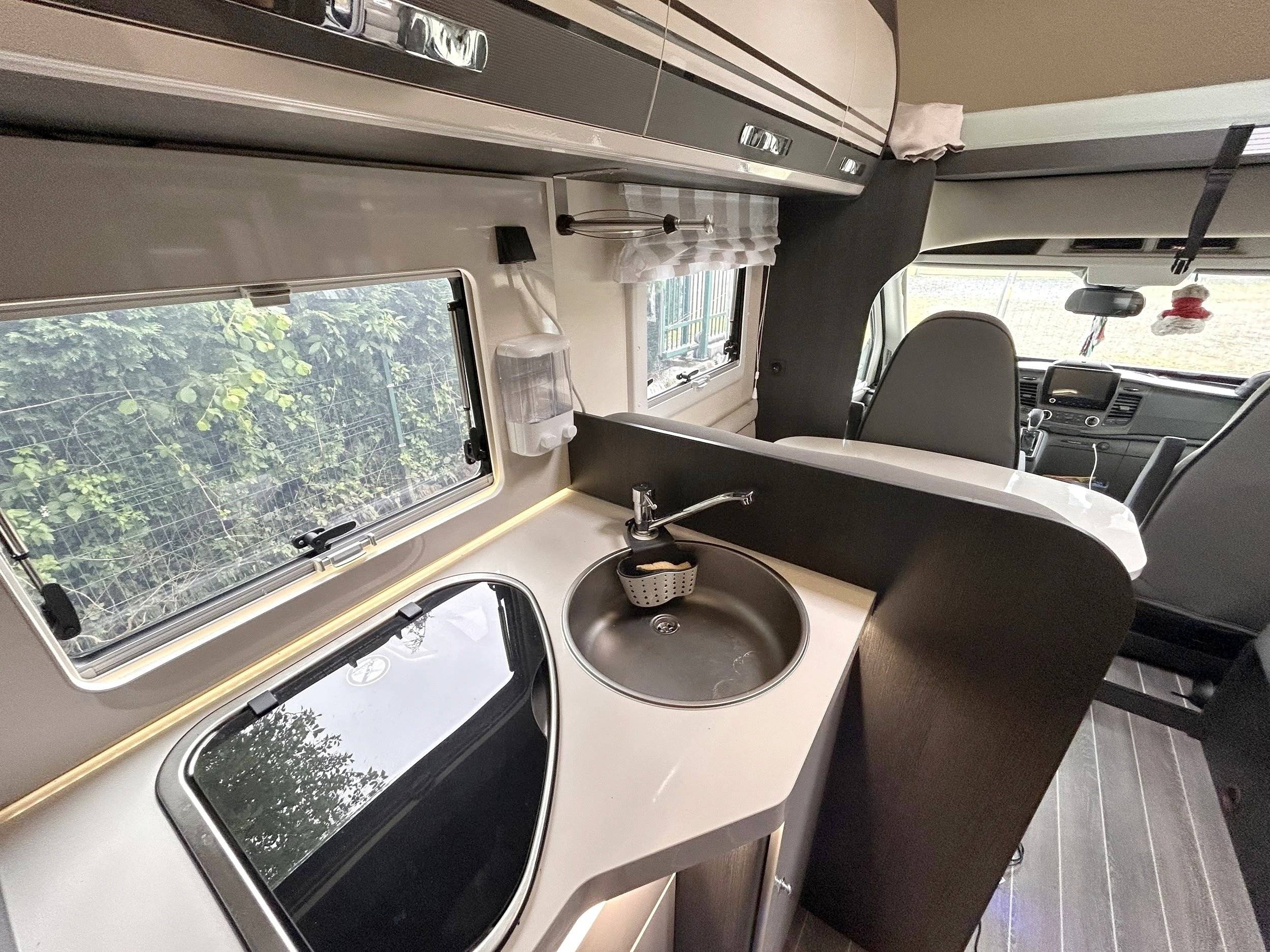 Kitchenette Ford Transit 2,0 l 170 ch - Yescapa