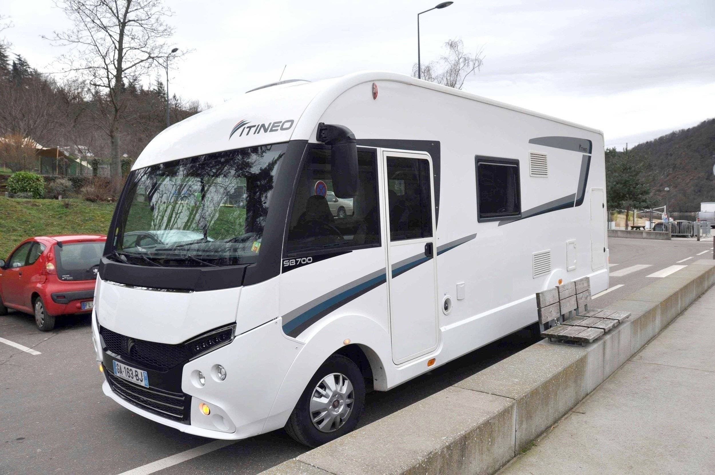 Front view from 3/4 Fiat FIAT DUCATO - Yescapa