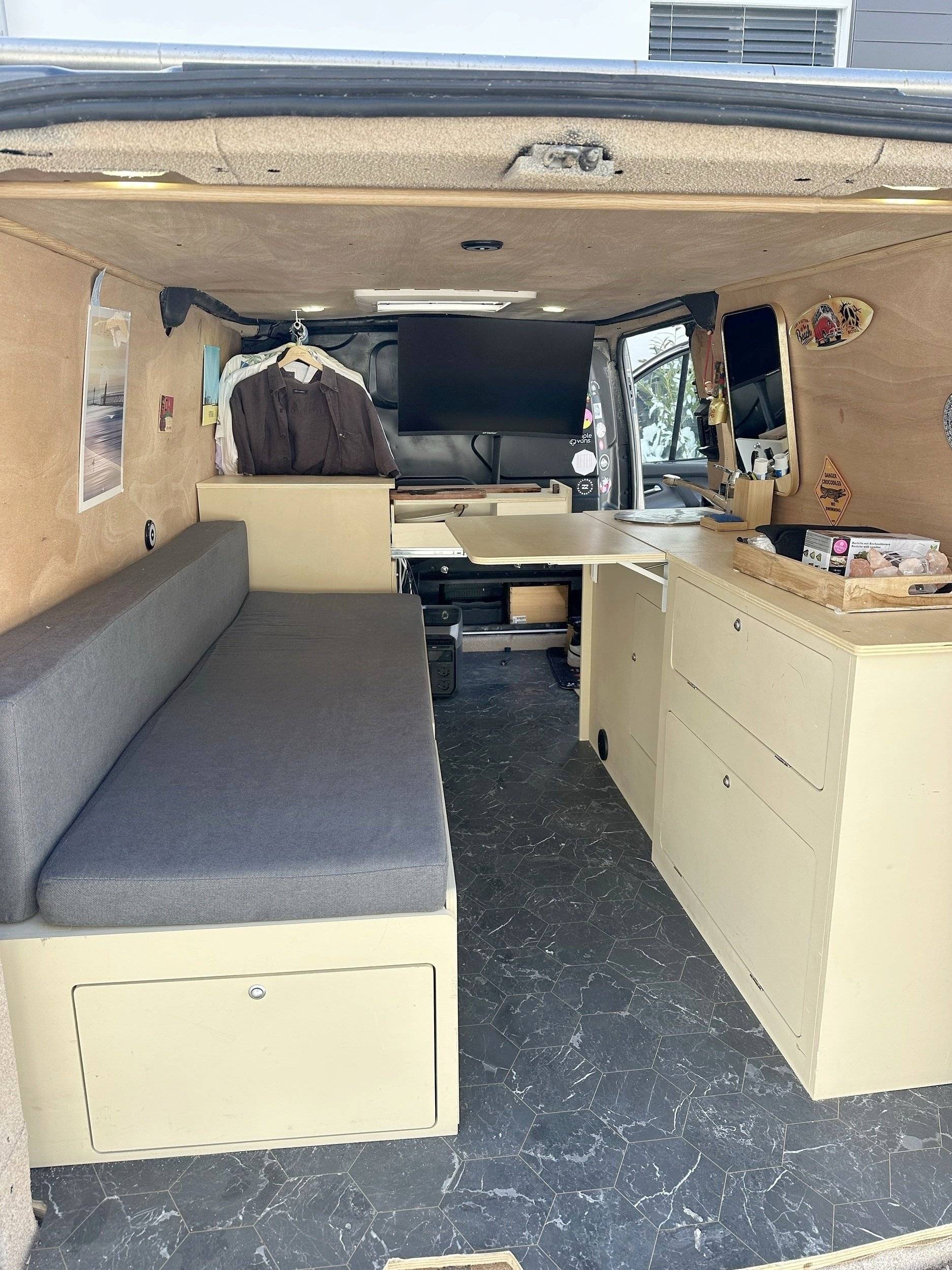 Fahrerbereich Ford Transit Custom 2,0l 105 ch - Yescapa