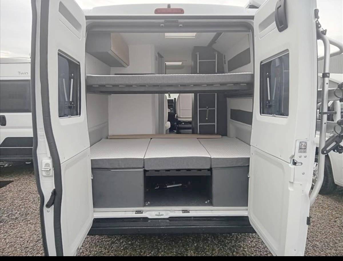 Berth Fiat ADRIA - Yescapa