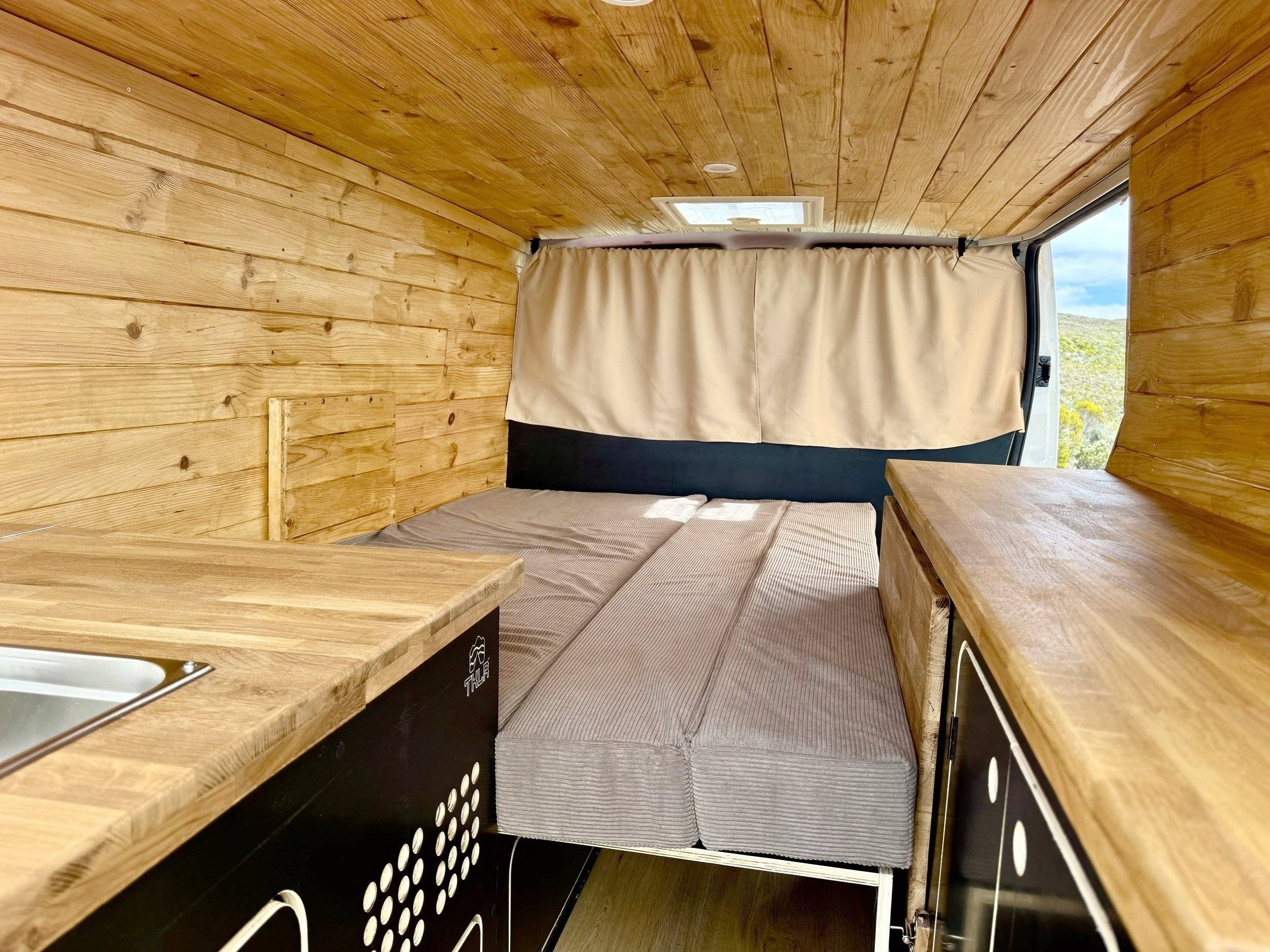 Schlafplätze Renault Trafic3 L2H1 1,6 l 140 ch - Yescapa