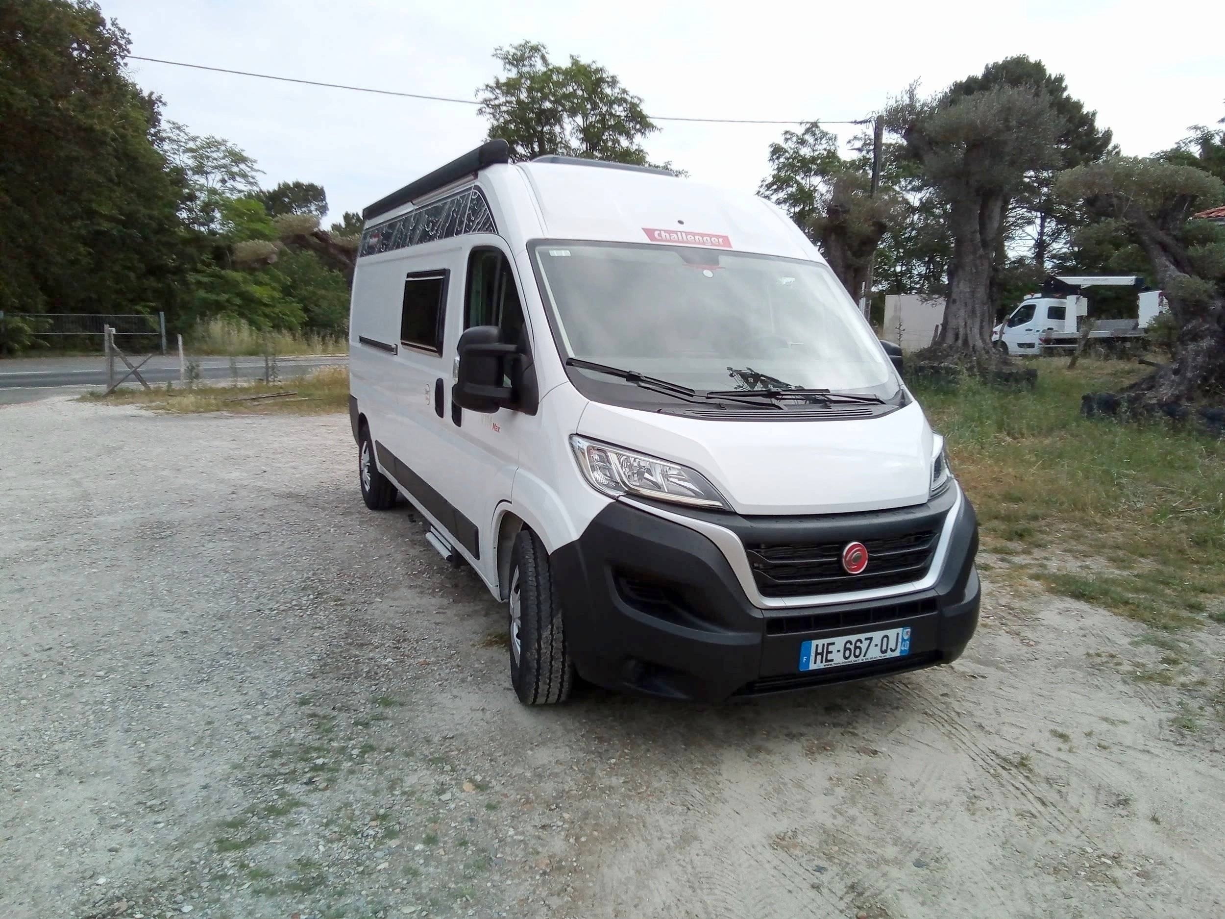 Front view from 3/4 Fiat Ducato 2,2 140cv - Yescapa