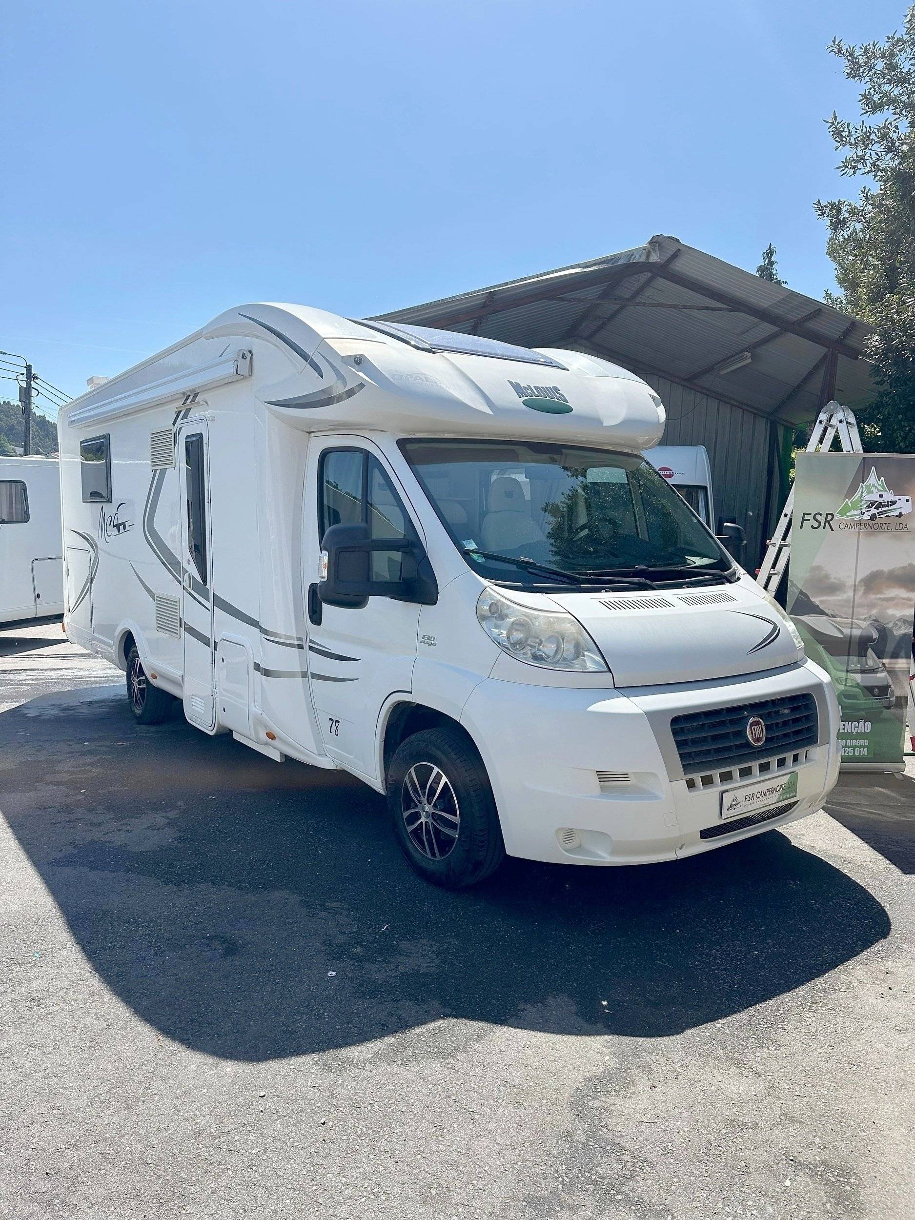 Vista de 3/4 Fiat 2,3 l 130 ch - Yescapa