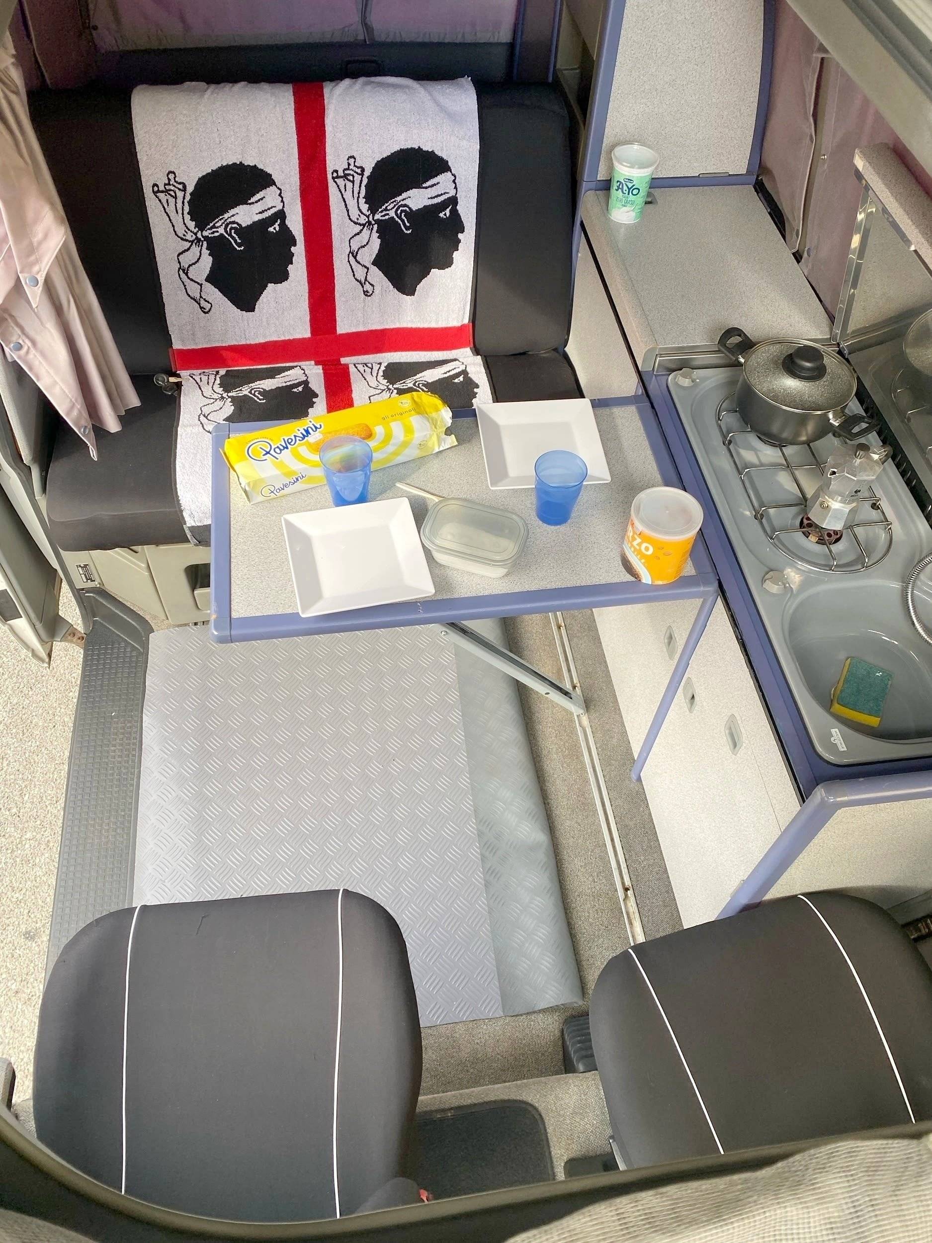 Dinette Volkswagen T4 California - Yescapa