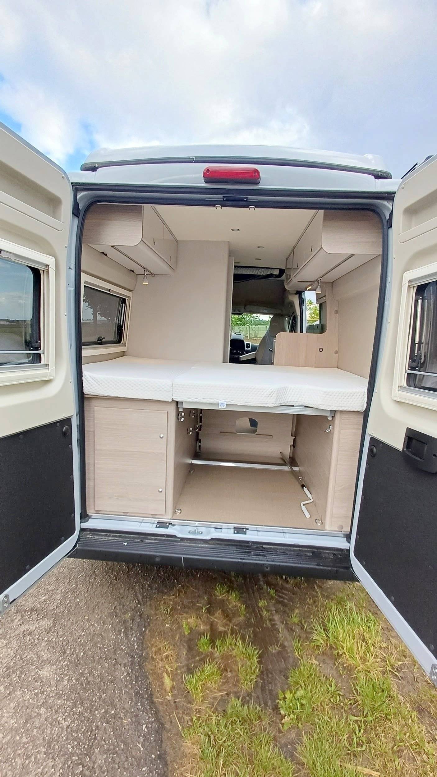 Schlafplätze Citroën JUMPER 2.2 140 CVS - Yescapa