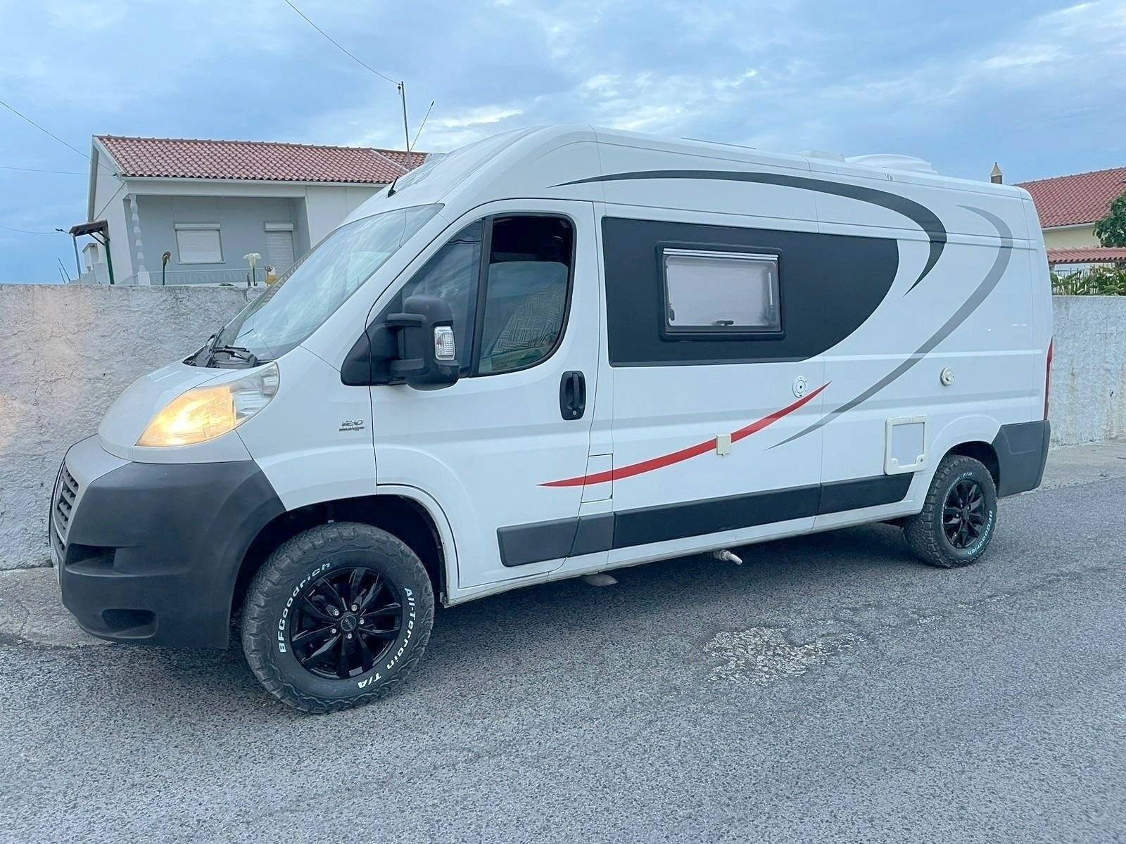 Front view from 3/4 Fiat - Yescapa