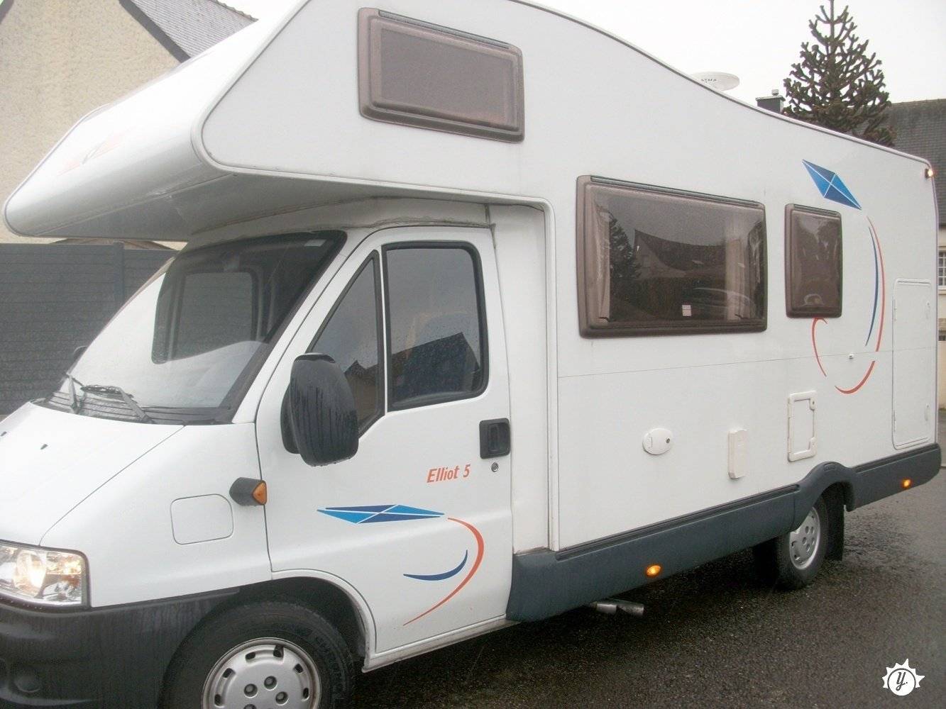 Vista frontale a ¾ Fiat Ducato 2,0 l 115 ch - Yescapa