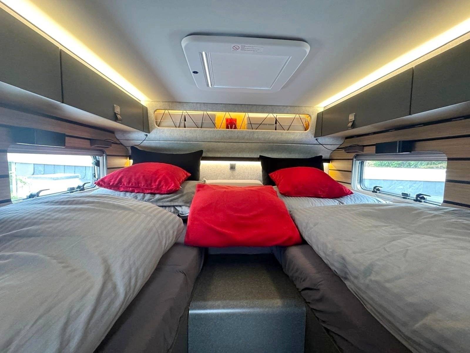 Couchages Mercedes Sprinter 319 4x4 - Yescapa