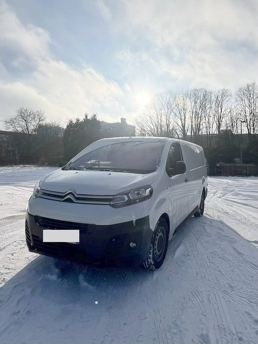 Front view from 3/4 Citroën Citroën jumpy - Yescapa