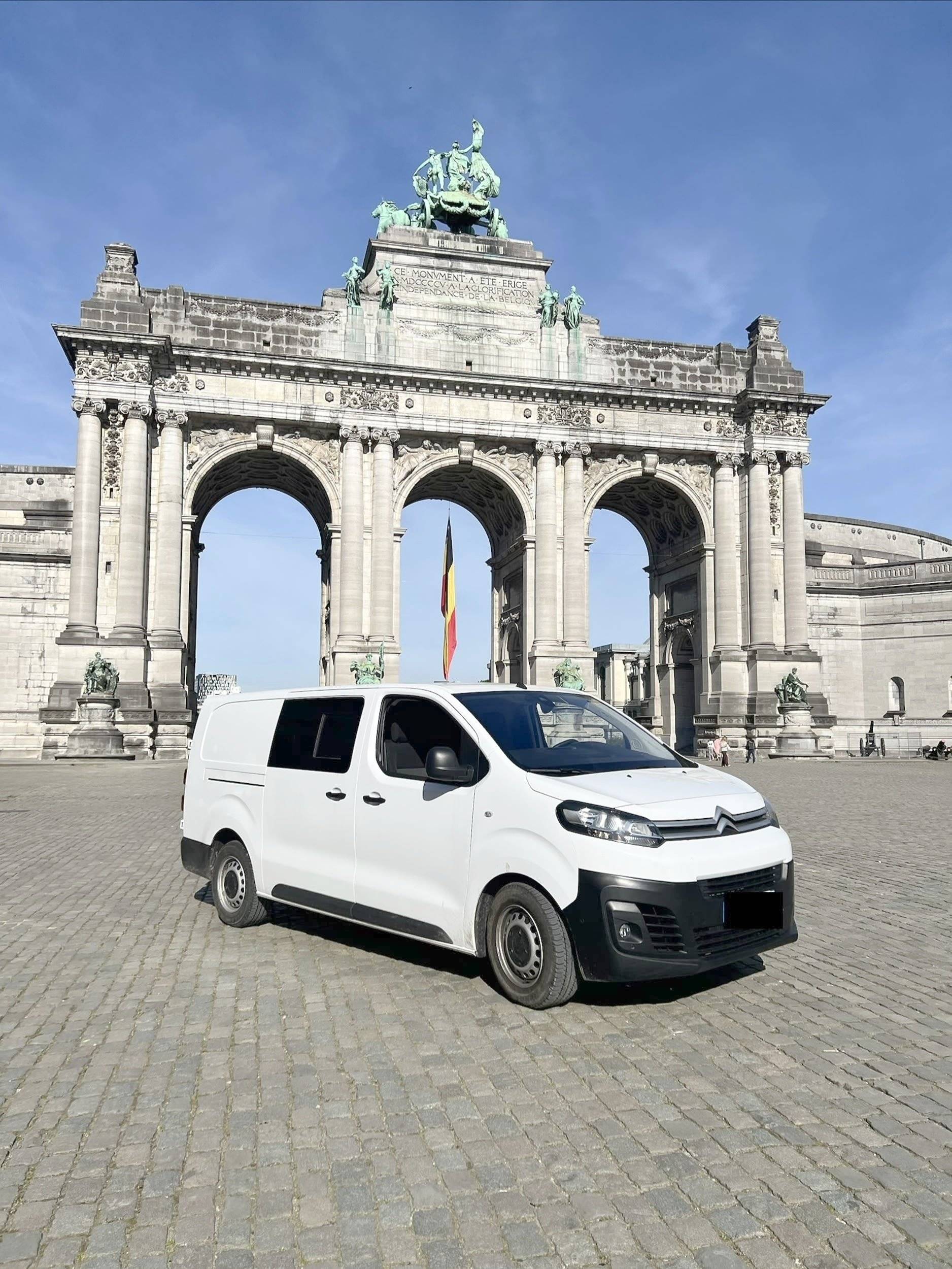 Front view from 3/4 Citroën Citroën jumpy - Yescapa