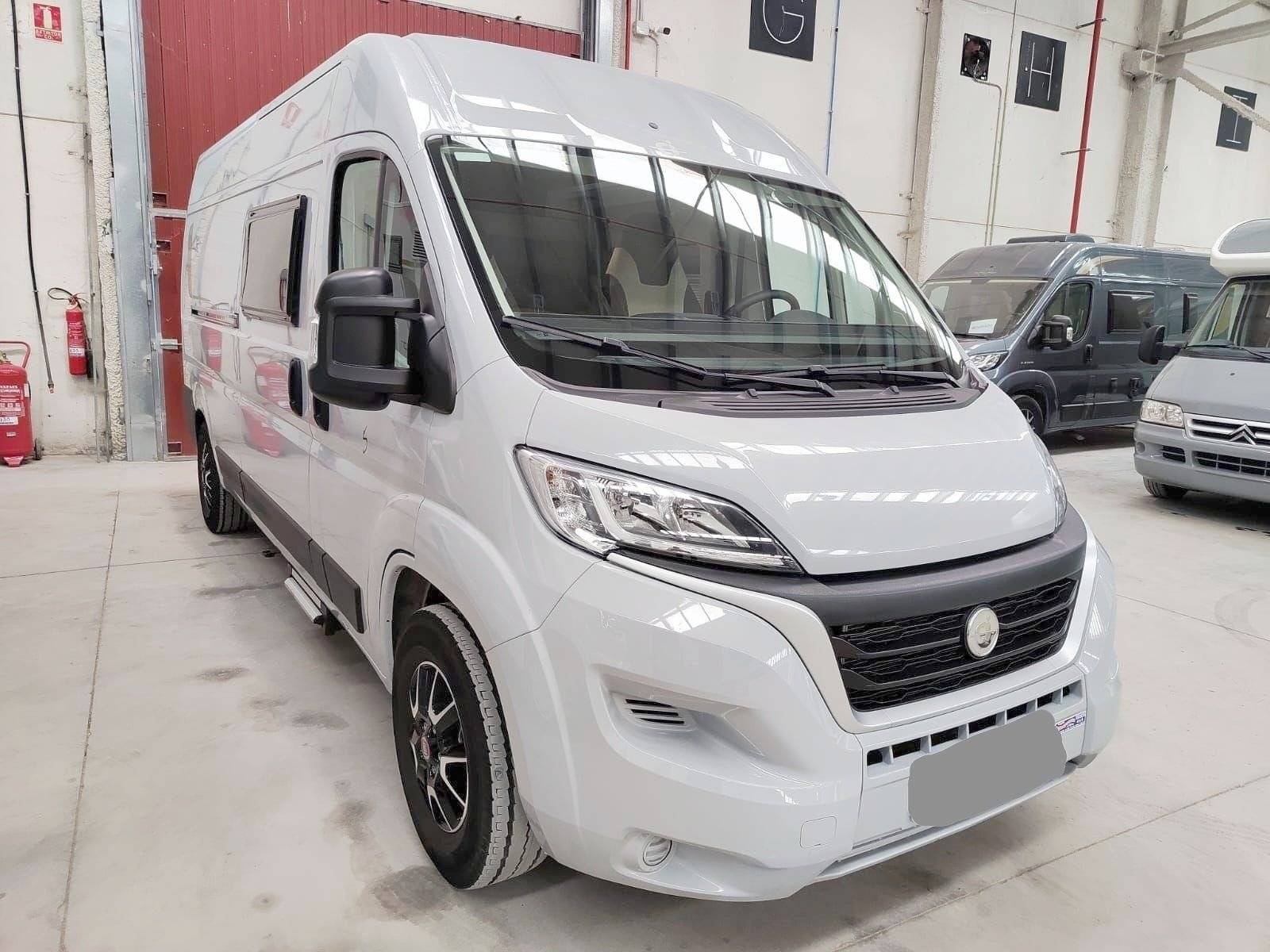 Vista del vehicle angle davanter Fiat DUCATO - Yescapa