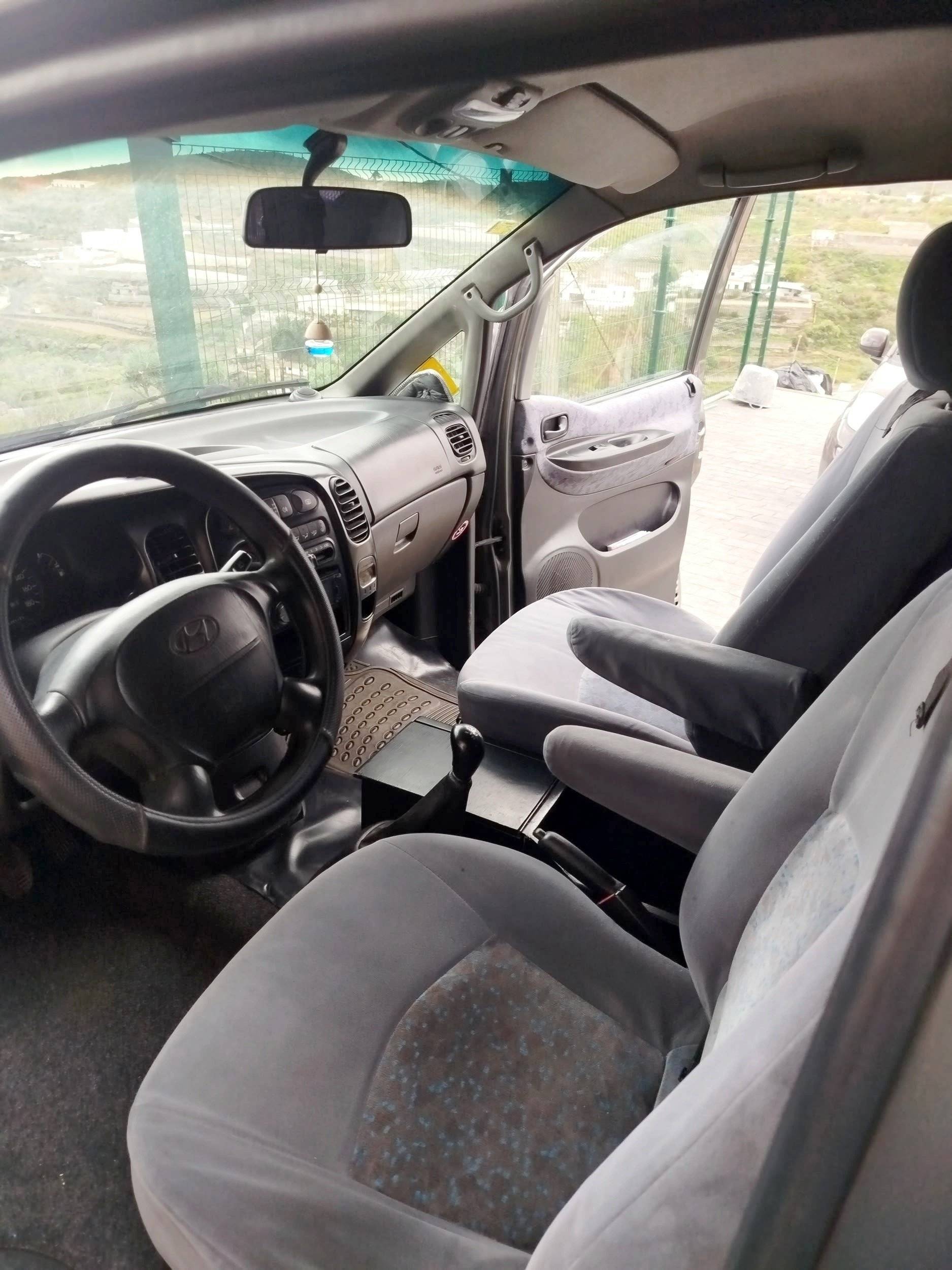 Driver's compartment Hyundai H1 4x4 - Yescapa