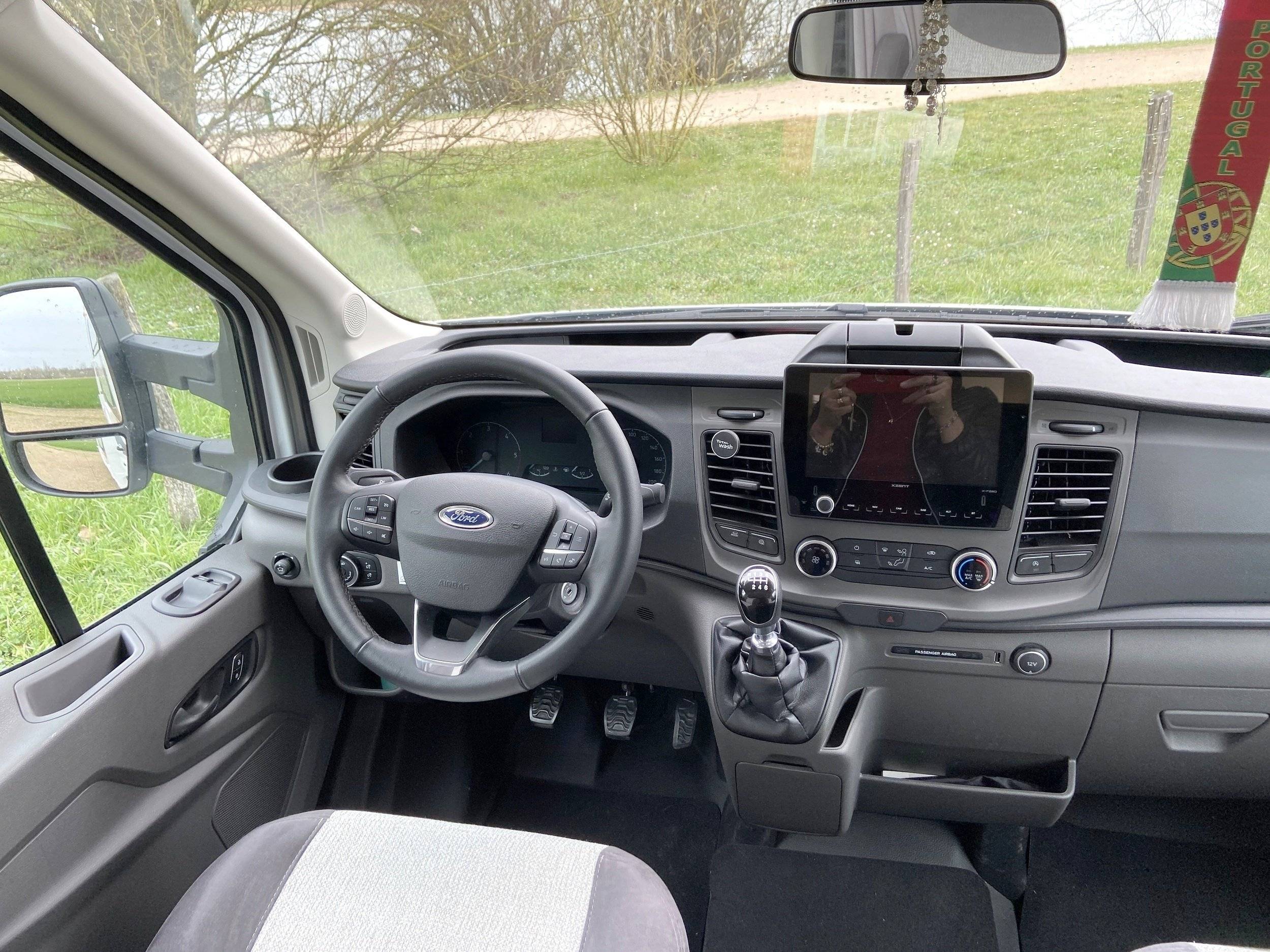 Challenger FORD TRANSIT