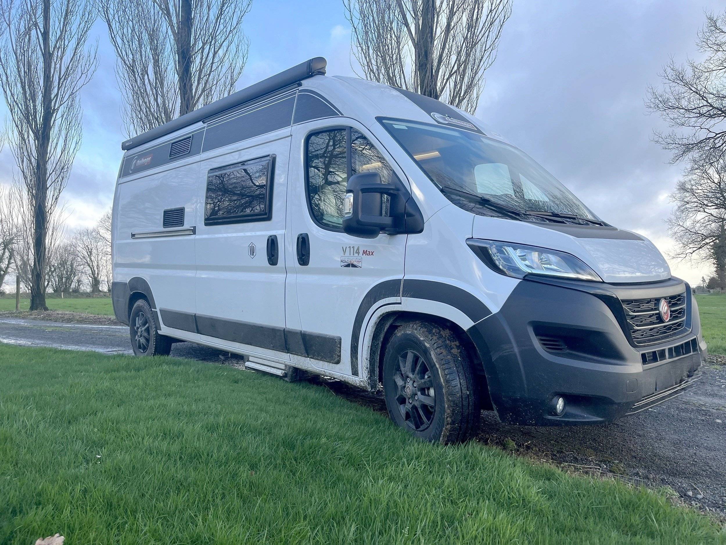 Vue avant de 3/4 Fiat 35 light 2,4 l 140 ch. - Yescapa