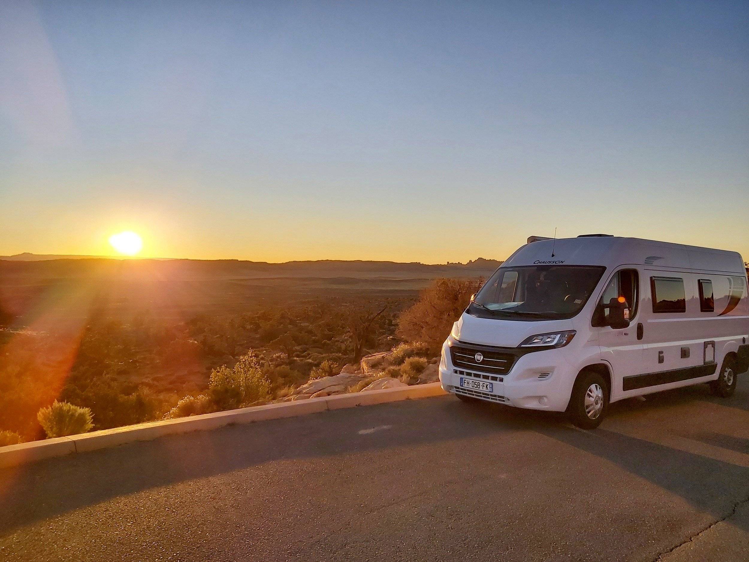 schräge Vorderansicht Fiat DUCATO - Yescapa