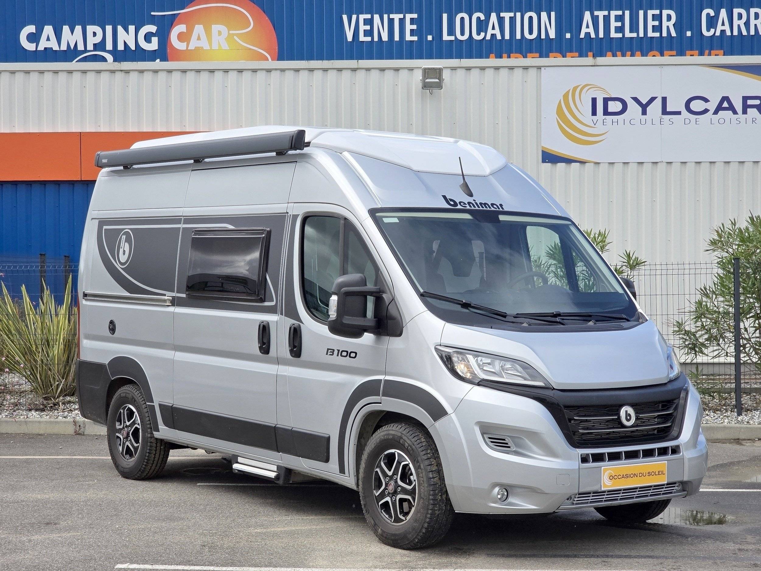 Vista del vehicle angle davanter Fiat 2,3 l 130 ch - Yescapa