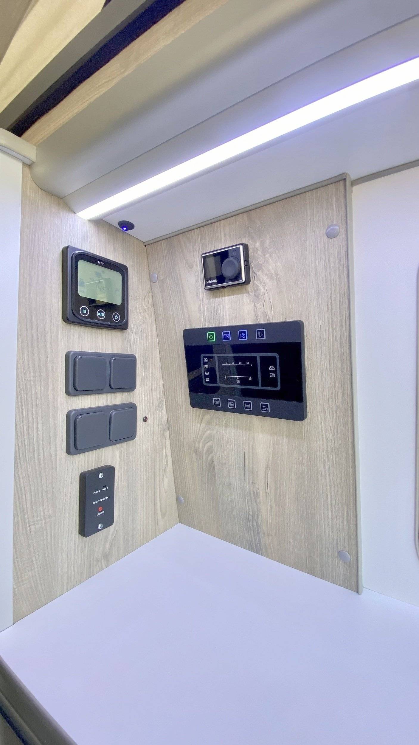 Volkswagen Transporter T6 (Amarilla)