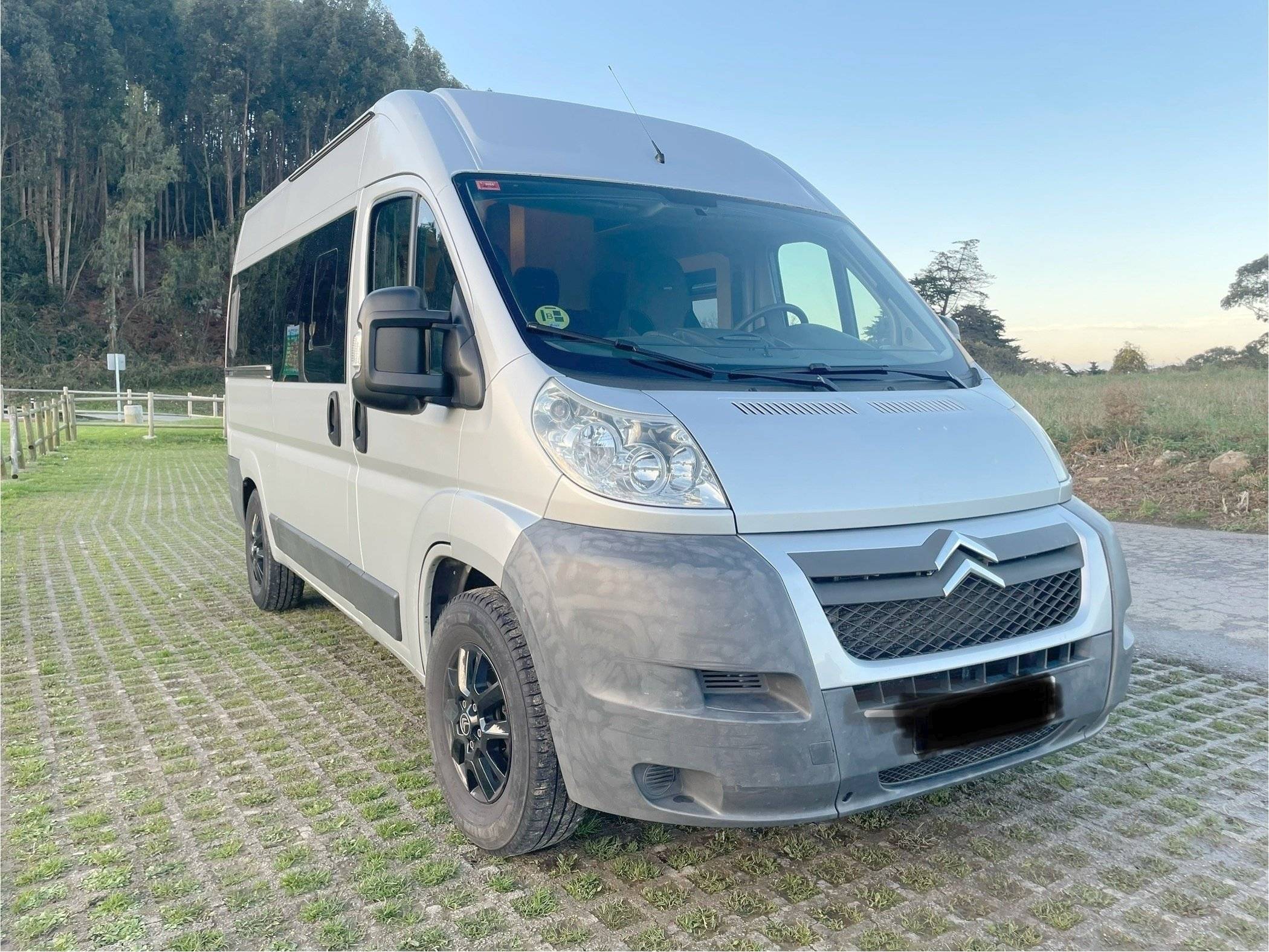 schräge Vorderansicht Citroën Citroën jumper 165cv - Yescapa