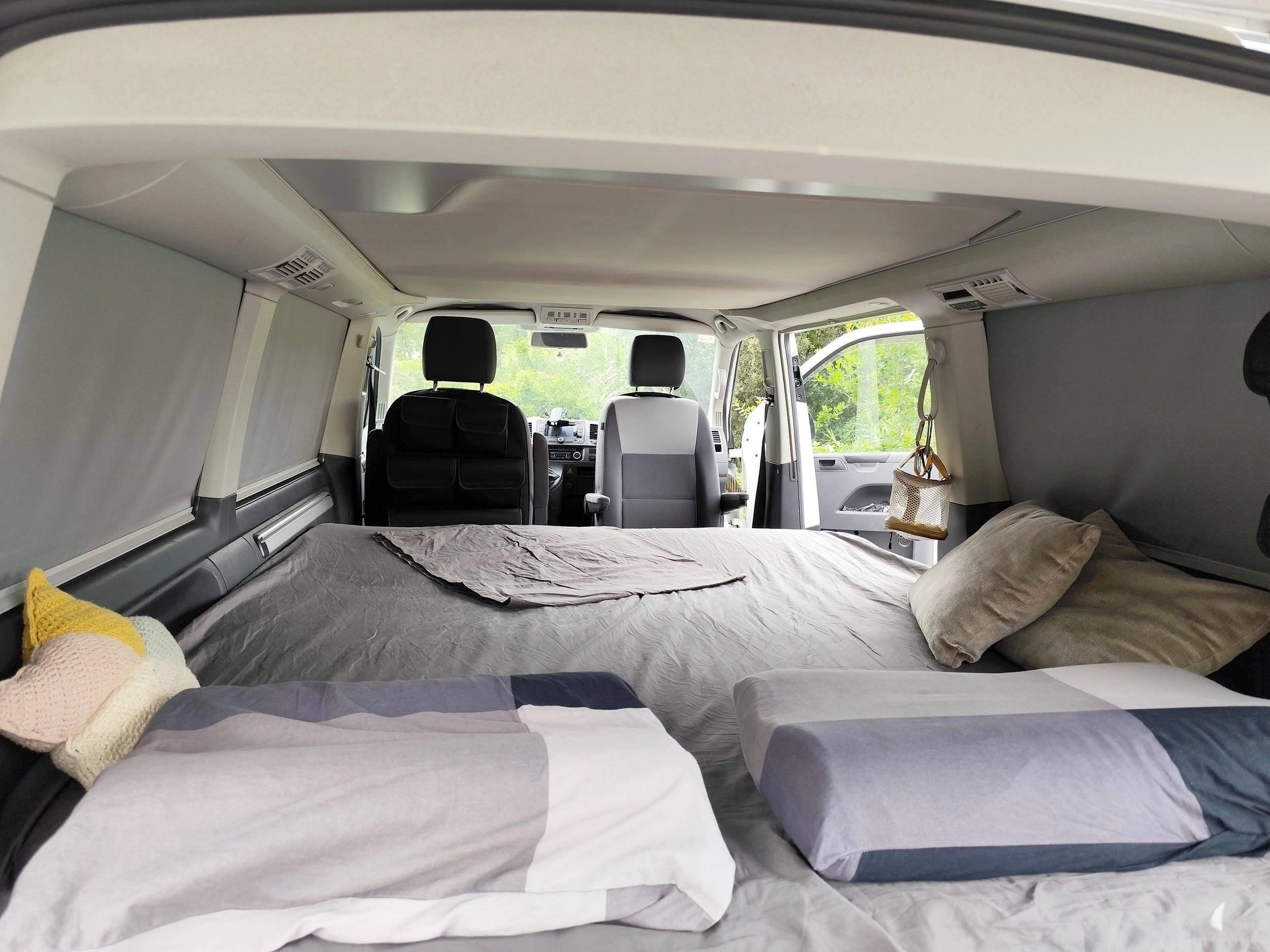 slaapplaatsen Volkswagen T5 2,0 l 102 ch - Yescapa
