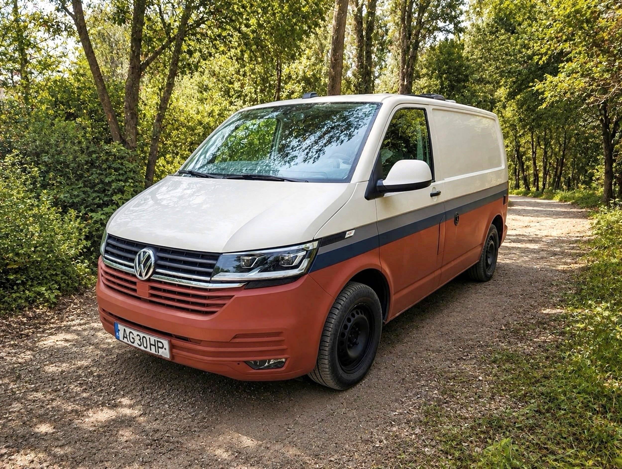 Voorkant 3/4 Volkswagen Transporter T6.1  2,0 l 110ch - Yescapa