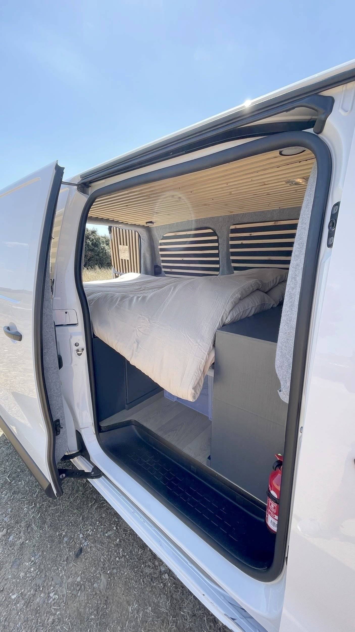 Berth Citroën Jumpy 2l 180cv bte auto - Yescapa